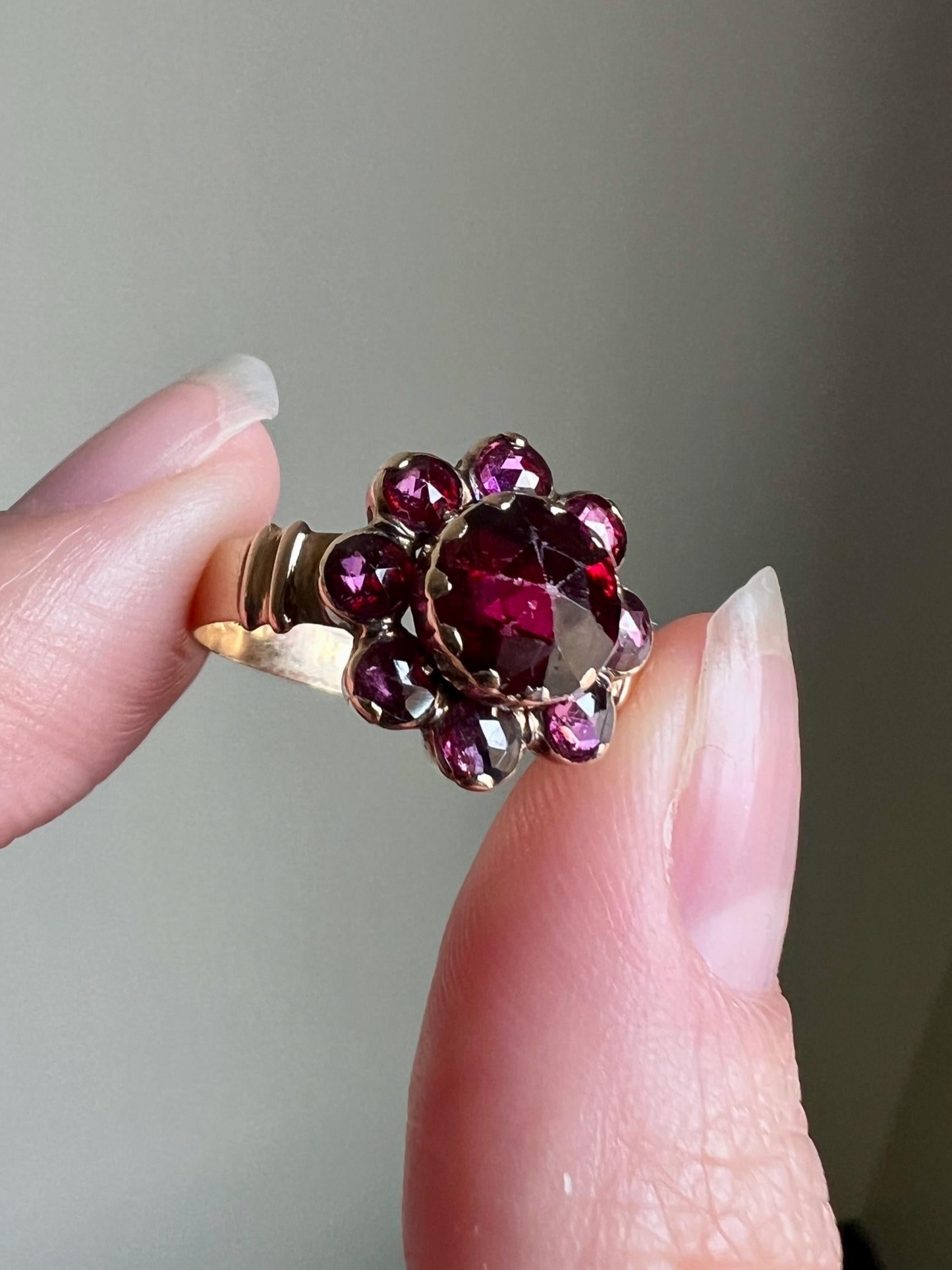 Perpignan GARNET Almandine Cluster Ring French VICTORIAN Era Hallmark 18k Gold Floral Daisy Glowing Berry Pink Purple Red