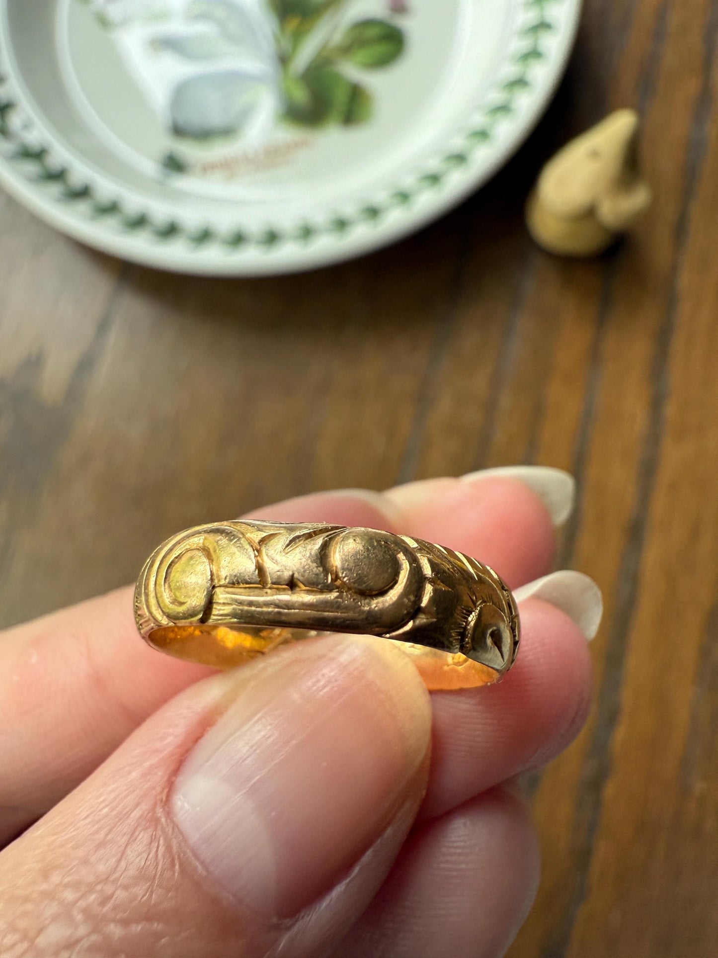 Dated FLORAL Embossed 5mm Scrolled Vintage c1960 Wedding Band 18k Gold Solid Eternity Ring Ornate Engraved Stacker Love Gift Victorian Style