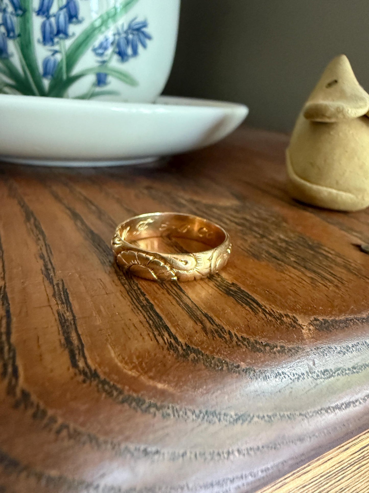 Dated FLORAL Embossed 5mm Scrolled Vintage c1960 Wedding Band 18k Gold Solid Eternity Ring Ornate Engraved Stacker Love Gift Victorian Style