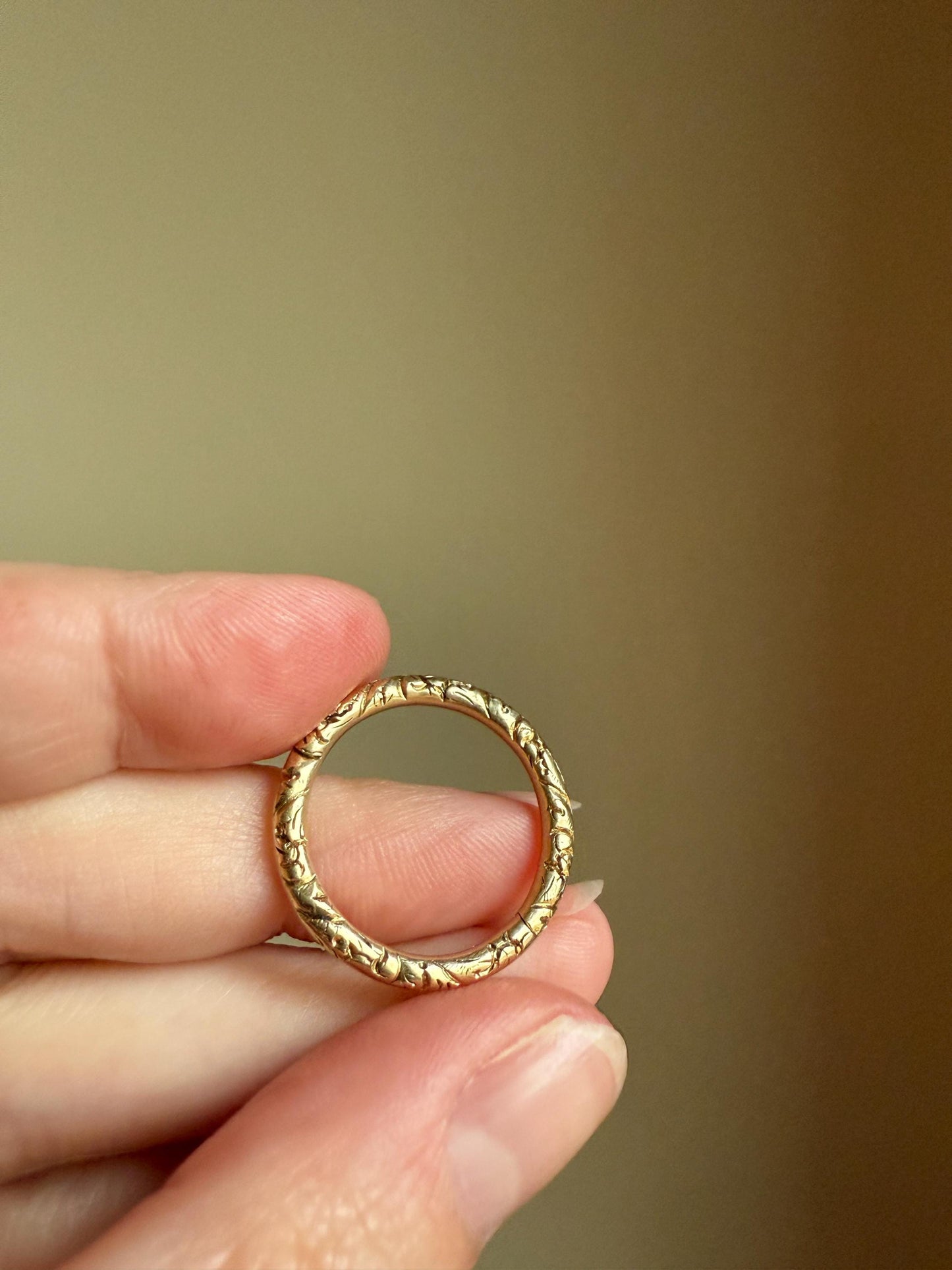 FLORAL Embossed SPLIT Ring Clasp Pendant Holder Donut Band Finger Ring Antique 14k Gold Victorian Part Finding Connector Neckmess Ringstack