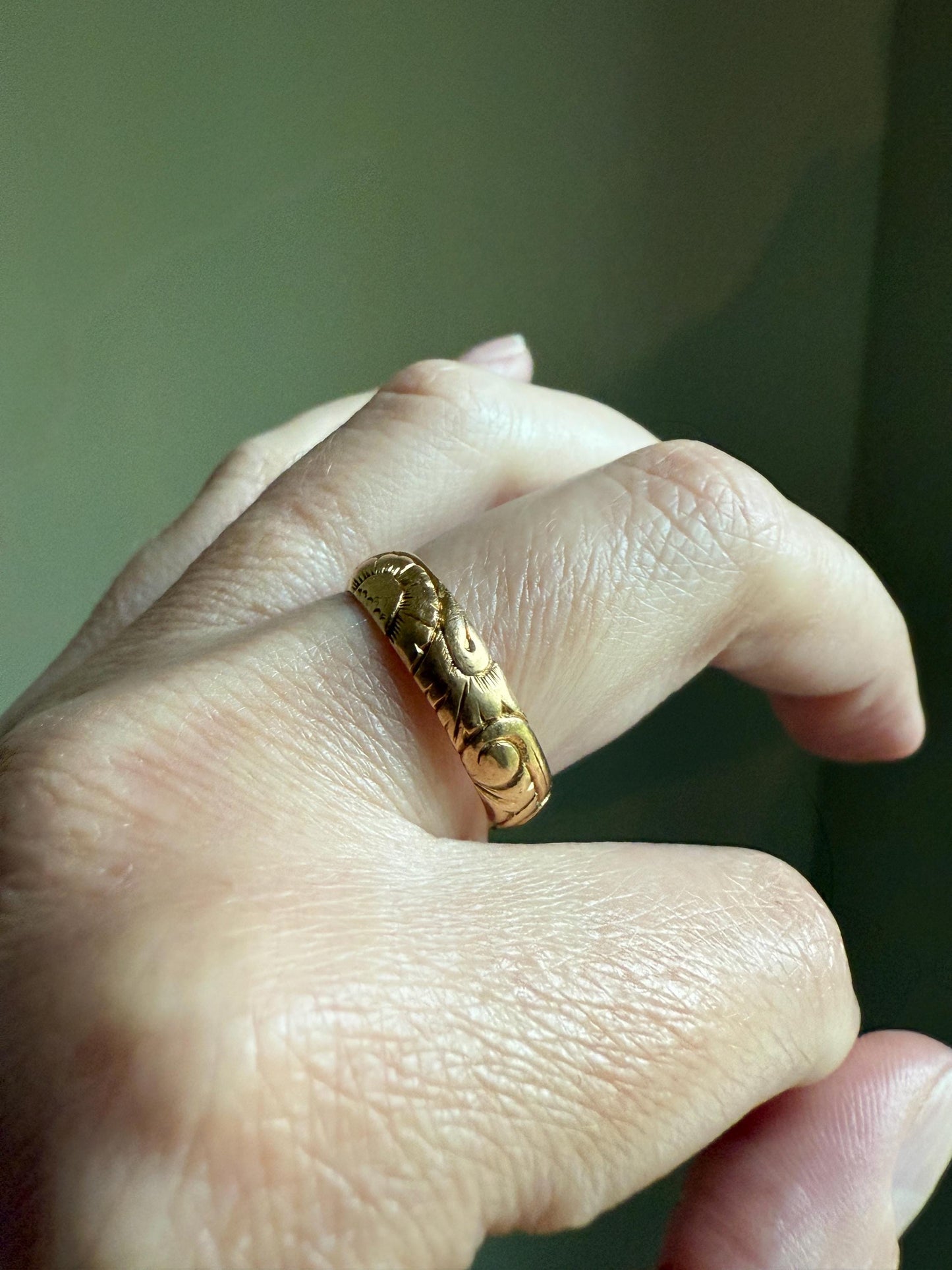 Dated FLORAL Embossed 5mm Scrolled Vintage c1960 Wedding Band 18k Gold Solid Eternity Ring Ornate Engraved Stacker Love Gift Victorian Style