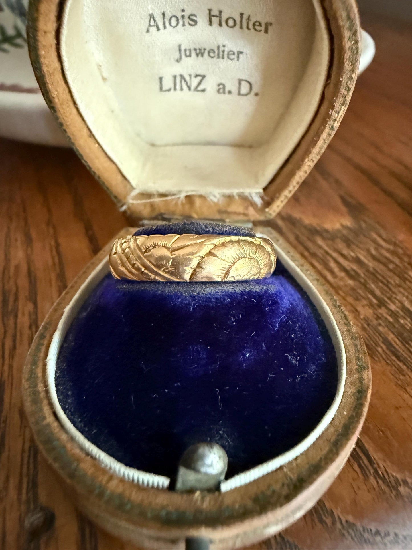 Dated FLORAL Embossed 5mm Scrolled Vintage c1960 Wedding Band 18k Gold Solid Eternity Ring Ornate Engraved Stacker Love Gift Victorian Style
