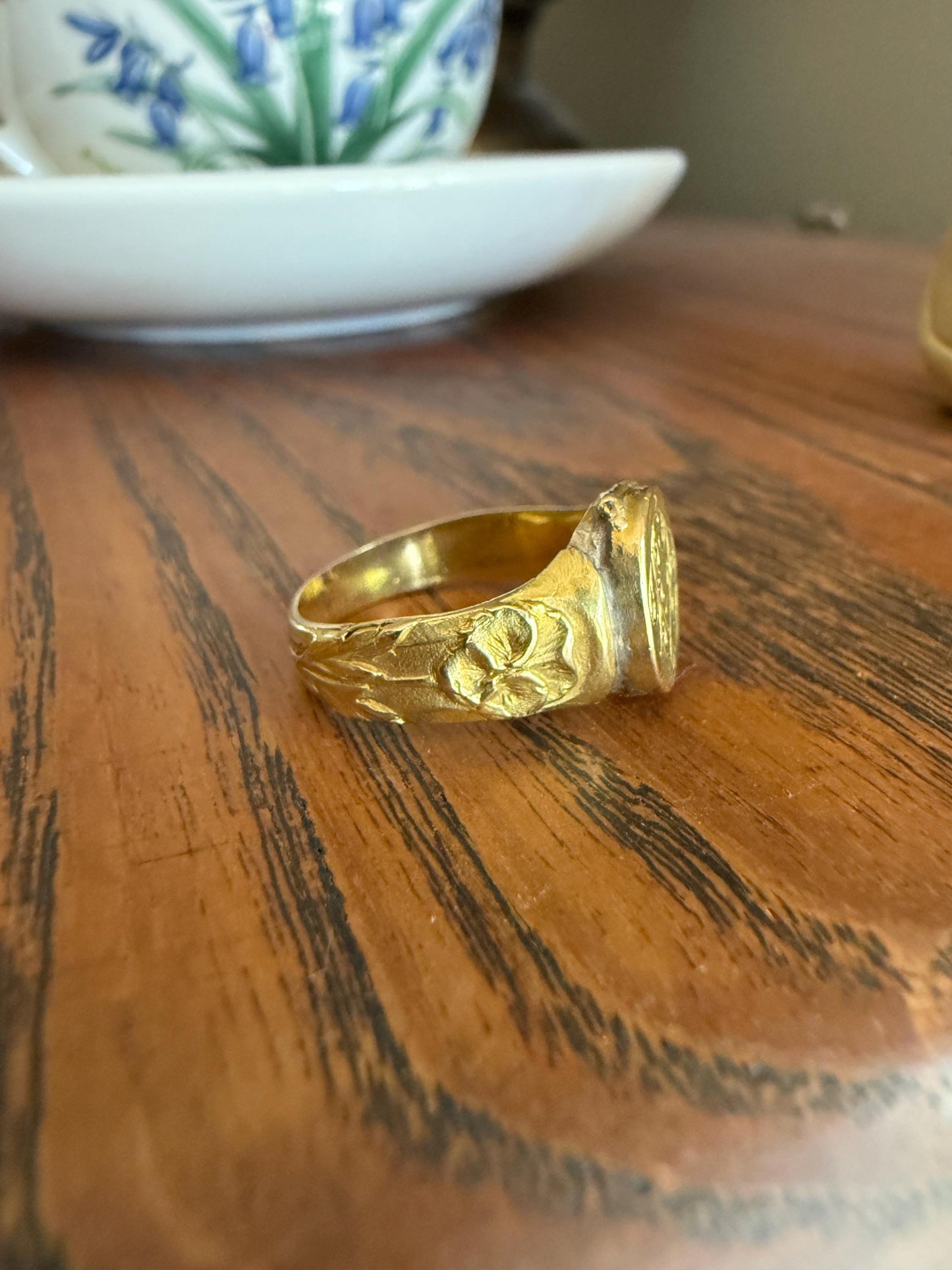 PANSY Signet Ornate Initial Monogram Delicious Floral French Art NOUVEAU Antique Belle Epoque 18k Gold Ring Former Secret Locket Poison Band