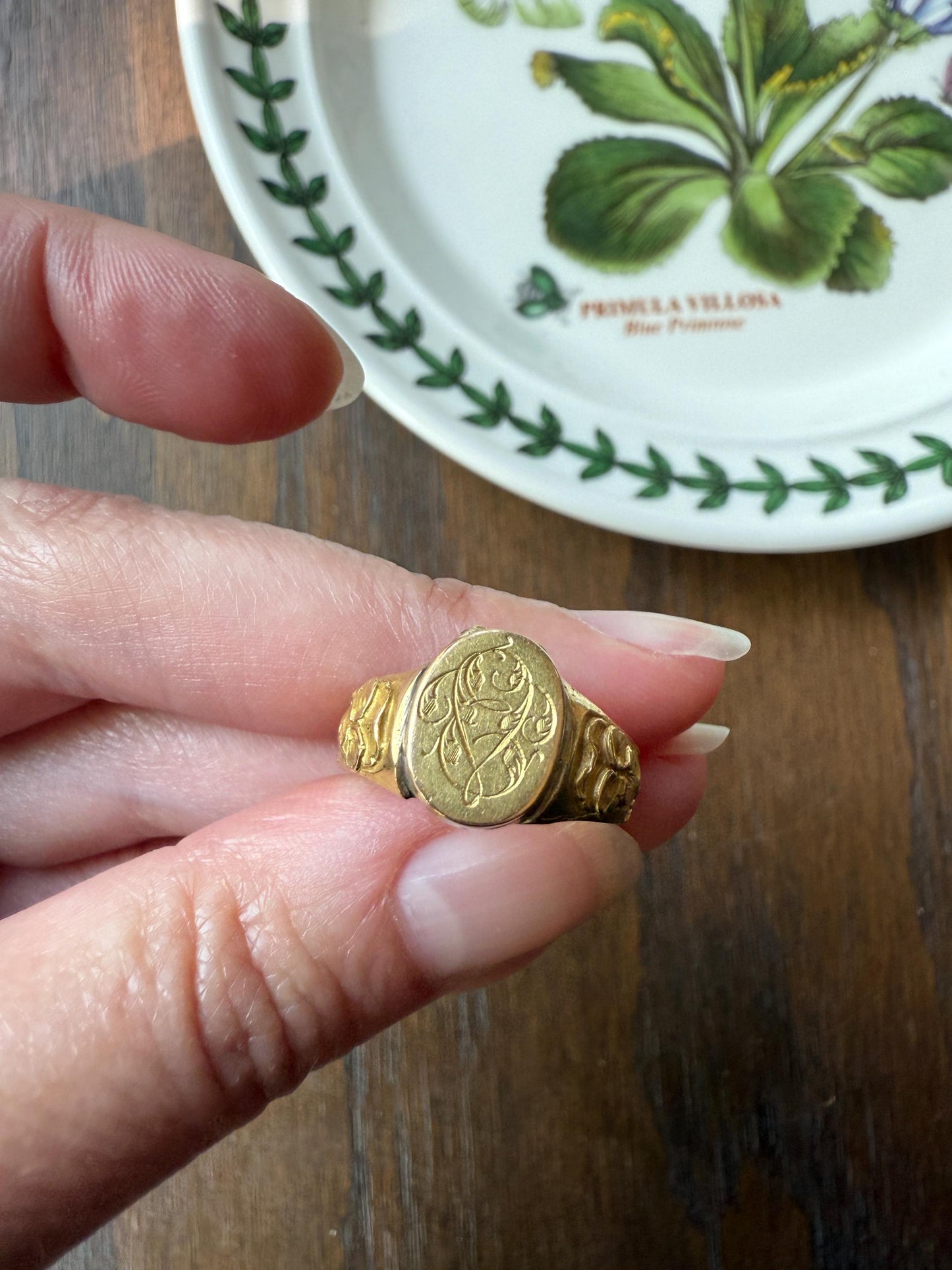PANSY Signet Ornate Initial Monogram Delicious Floral French Art NOUVEAU Antique Belle Epoque 18k Gold Ring Former Secret Locket Poison Band