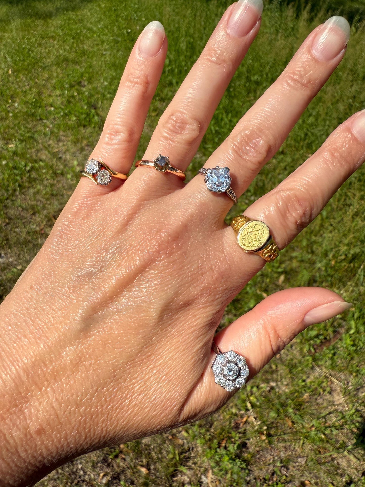 PANSY Signet Ornate Initial Monogram Delicious Floral French Art NOUVEAU Antique Belle Epoque 18k Gold Ring Former Secret Locket Poison Band