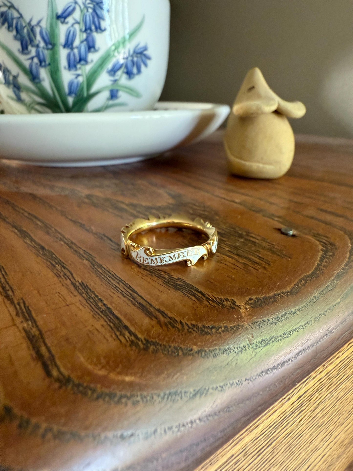 Antique "REMEMBER Your FRIENDS End" GEORGIAN Era White Enamel 18k Gold Swirl Mourning Ring Antique Band Sturdy Comfort Fit Stacker Words