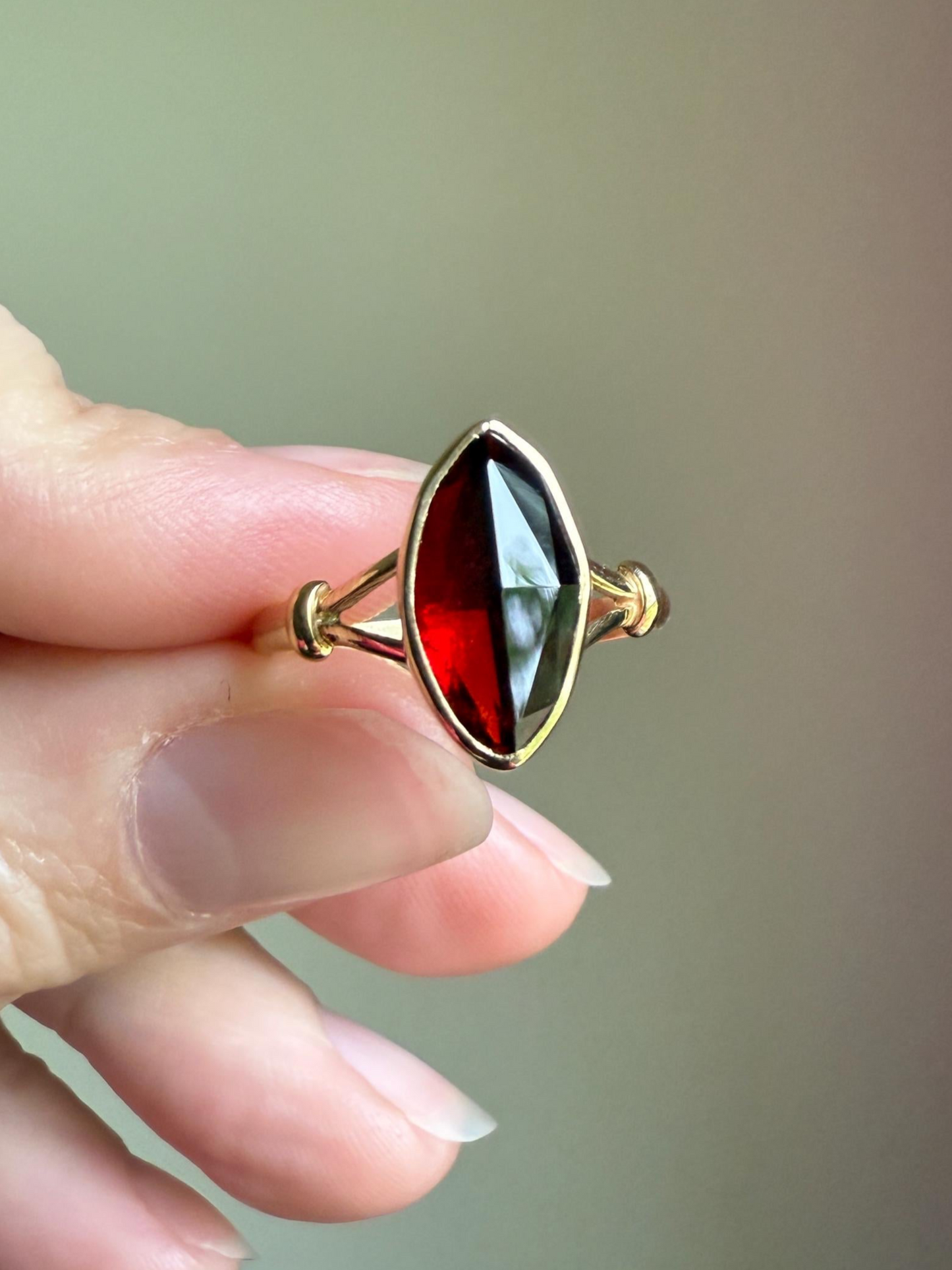 Marquise Solitaire Perpignan GARNET Navette Ring French New! 18k Gold Crimson Light Reflective Foil Back