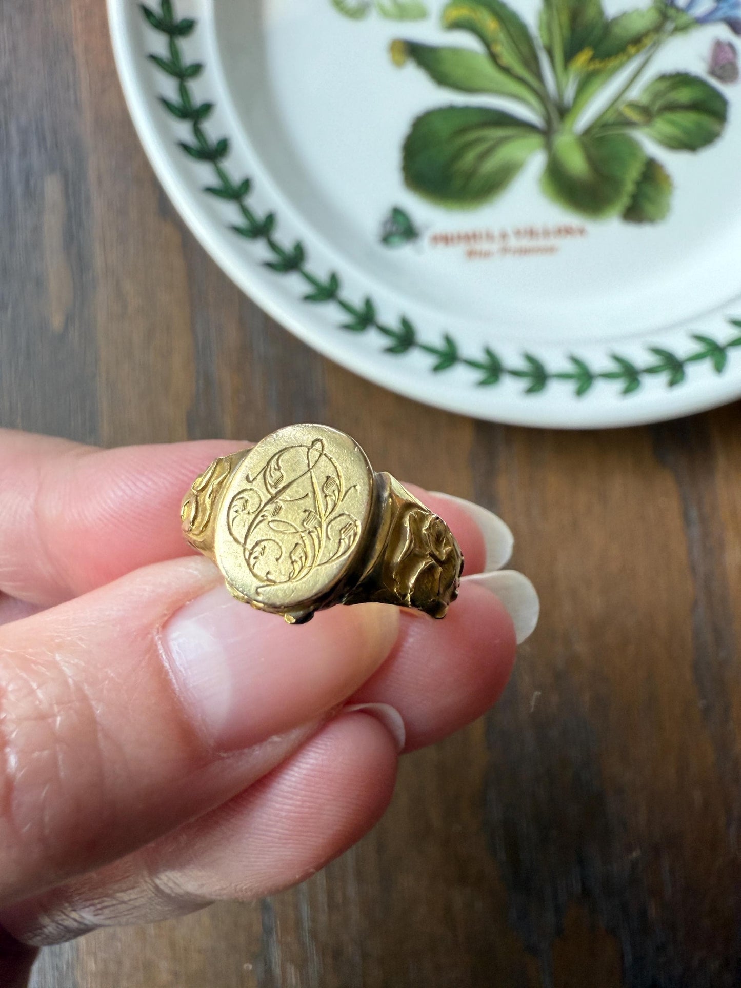 PANSY Signet Ornate Initial Monogram Delicious Floral French Art NOUVEAU Antique Belle Epoque 18k Gold Ring Former Secret Locket Poison Band