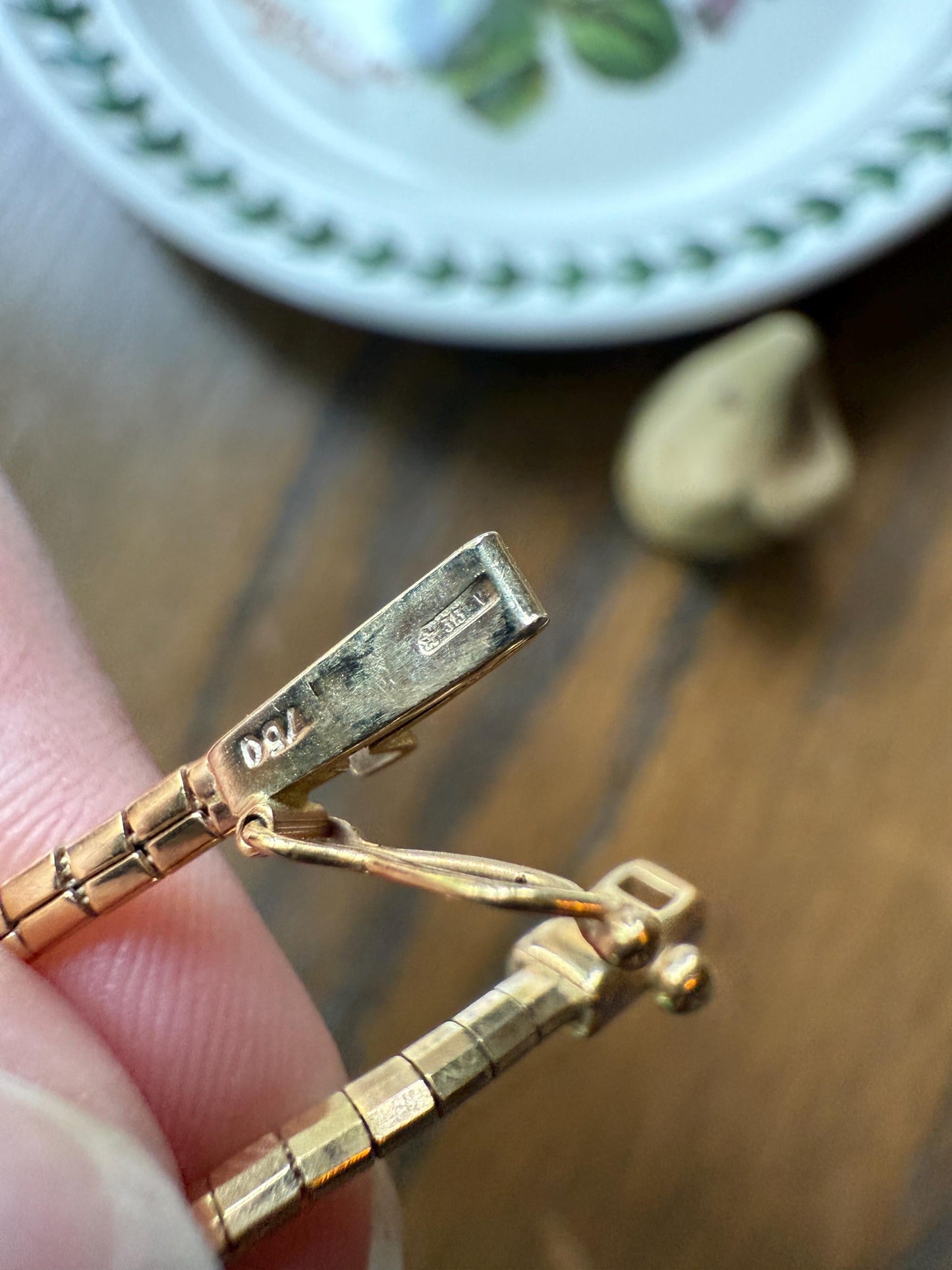 HEAVY 28g 18k Gold Solid Vintage Triple Strand Shimmering Liquid Chain Whale Tale Crocus Flower Ornament Snake Link Drapery Necklace Glowing