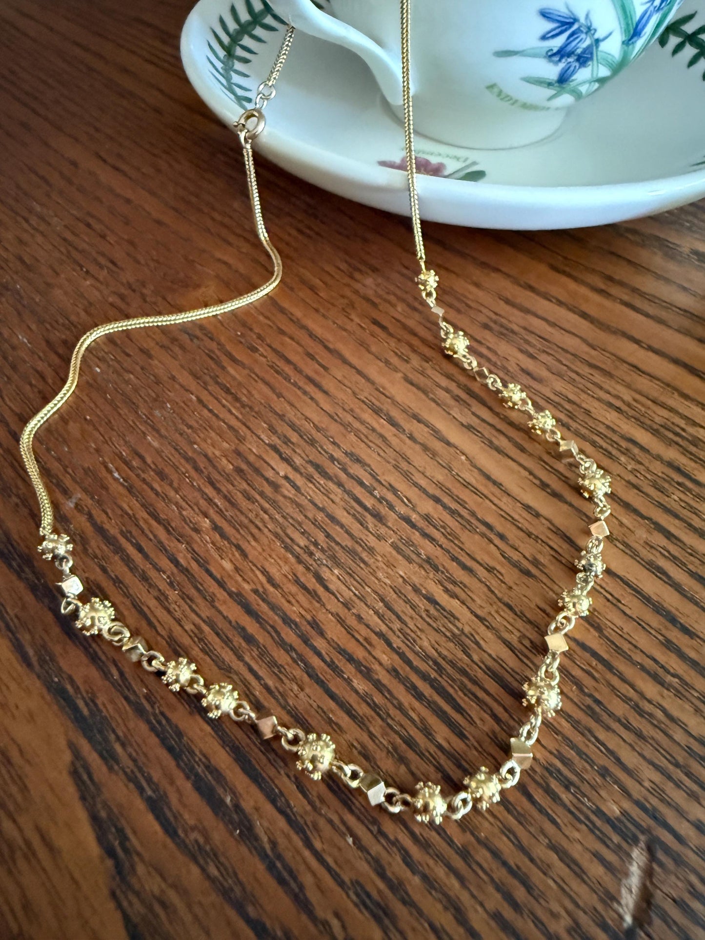 CUBE & Spiked Ball Rivet French Early VICTORIAN 18k Gold Solid Mesh Chain 8.8g Necklace Pendant Holder Geometric Texture Glow Romantic Gift