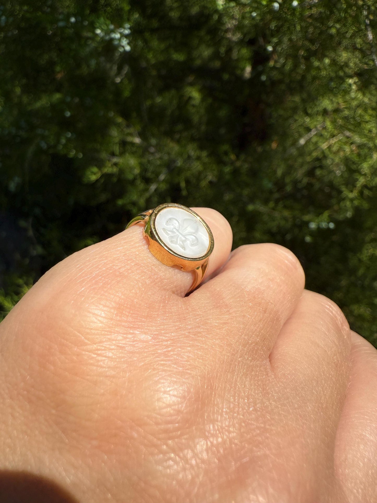 FLEUR De LIS White Resin Faux Mother of Pearl French Vintage 18k Gold Bezel Set Ring Pinky Figural Ringstack