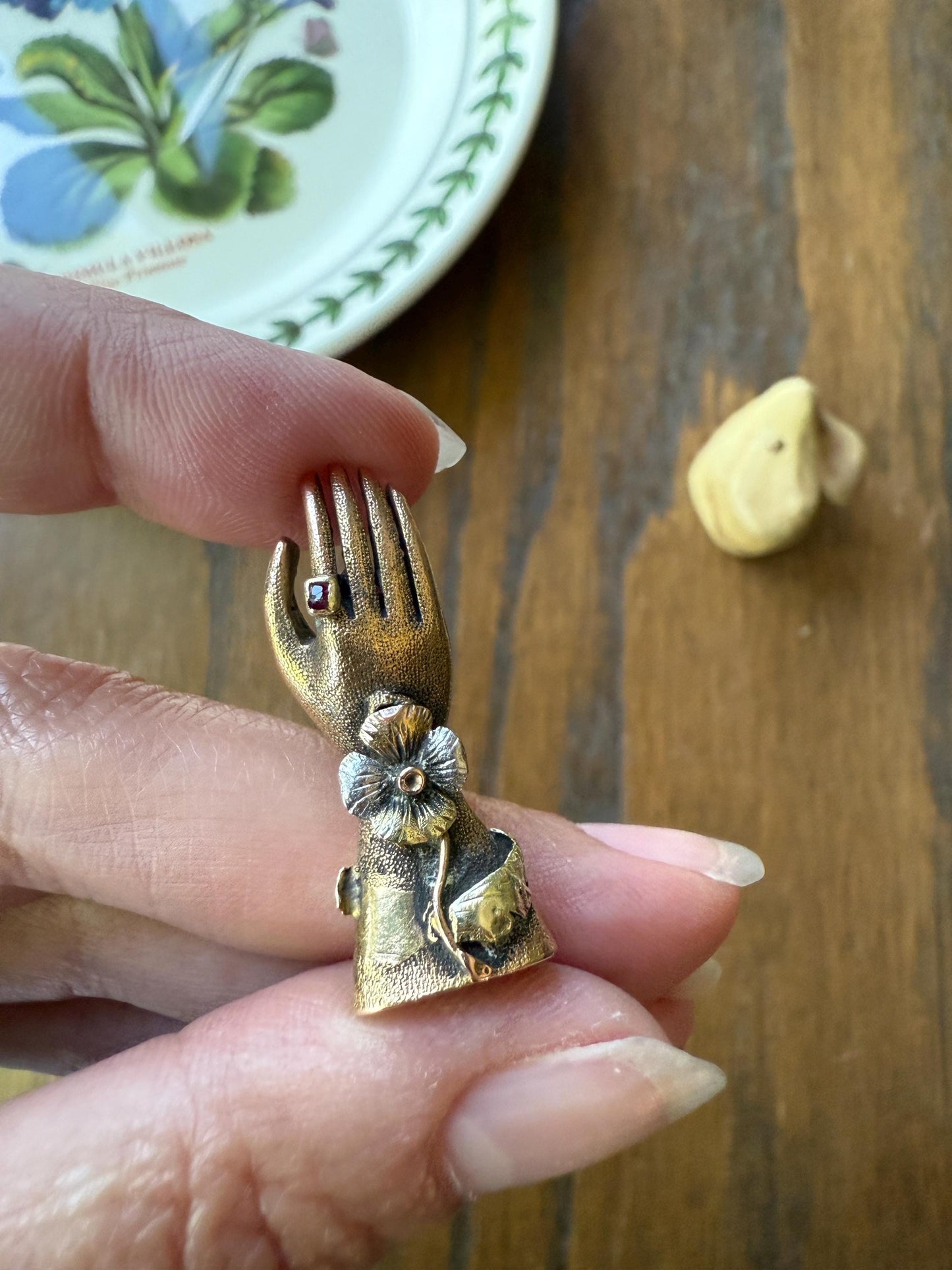 HAND Antique 6.7g 14k Colored Gold Floral Leaf Vine Large Sturdy Figural Pendant with Ruby Ring Lifelike 3D Georgian Victorian Romantic Gift