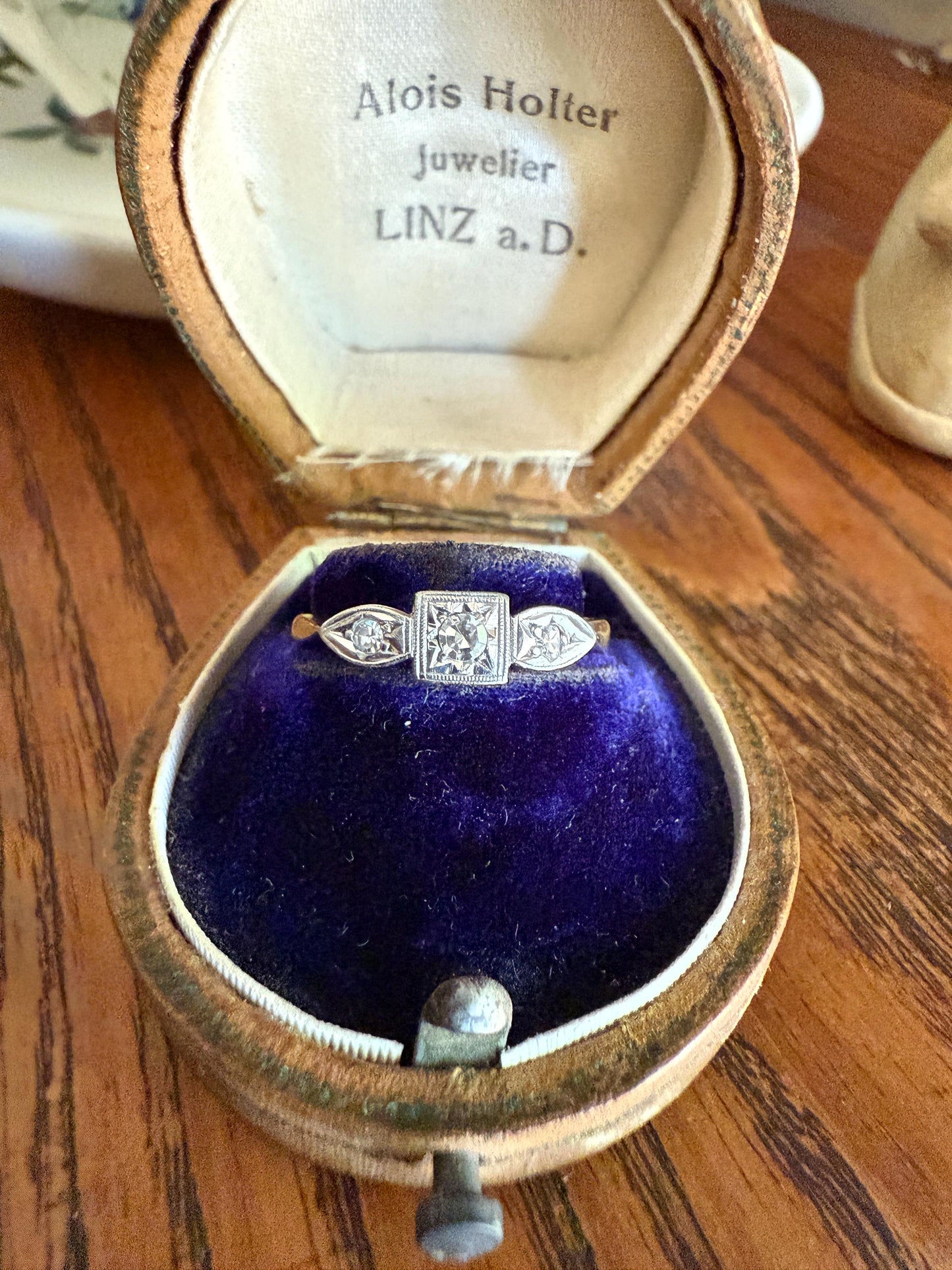 Three Stone Diamond Starburst Bezel Antique Art Deco Skinny Wedding Band 9k Gold Platinum Solid Stacker Ring Single Cut Dainty Engagement