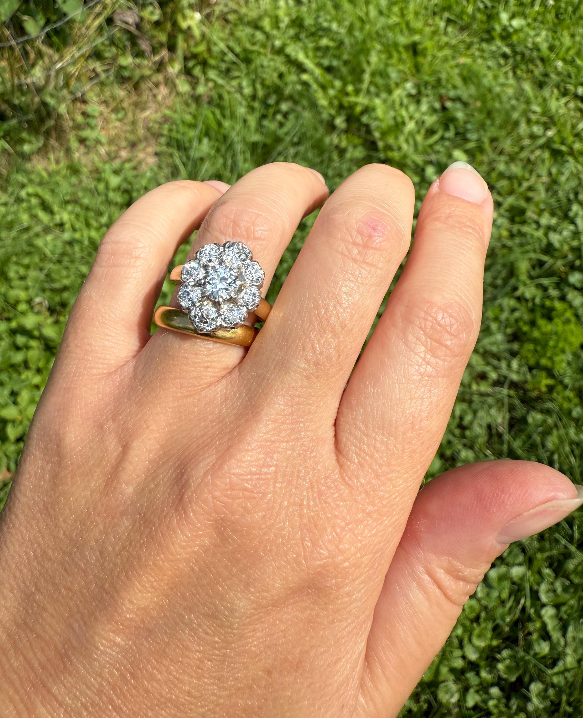 ANTIQUE 2.6 Carat 9 Old Mine Cut DIAMOND Daisy Cluster Ring 18k Gold & PLATINUM Belle Epoque Romantic Gift OmC Victorian Oval 2.6Ctw OmC