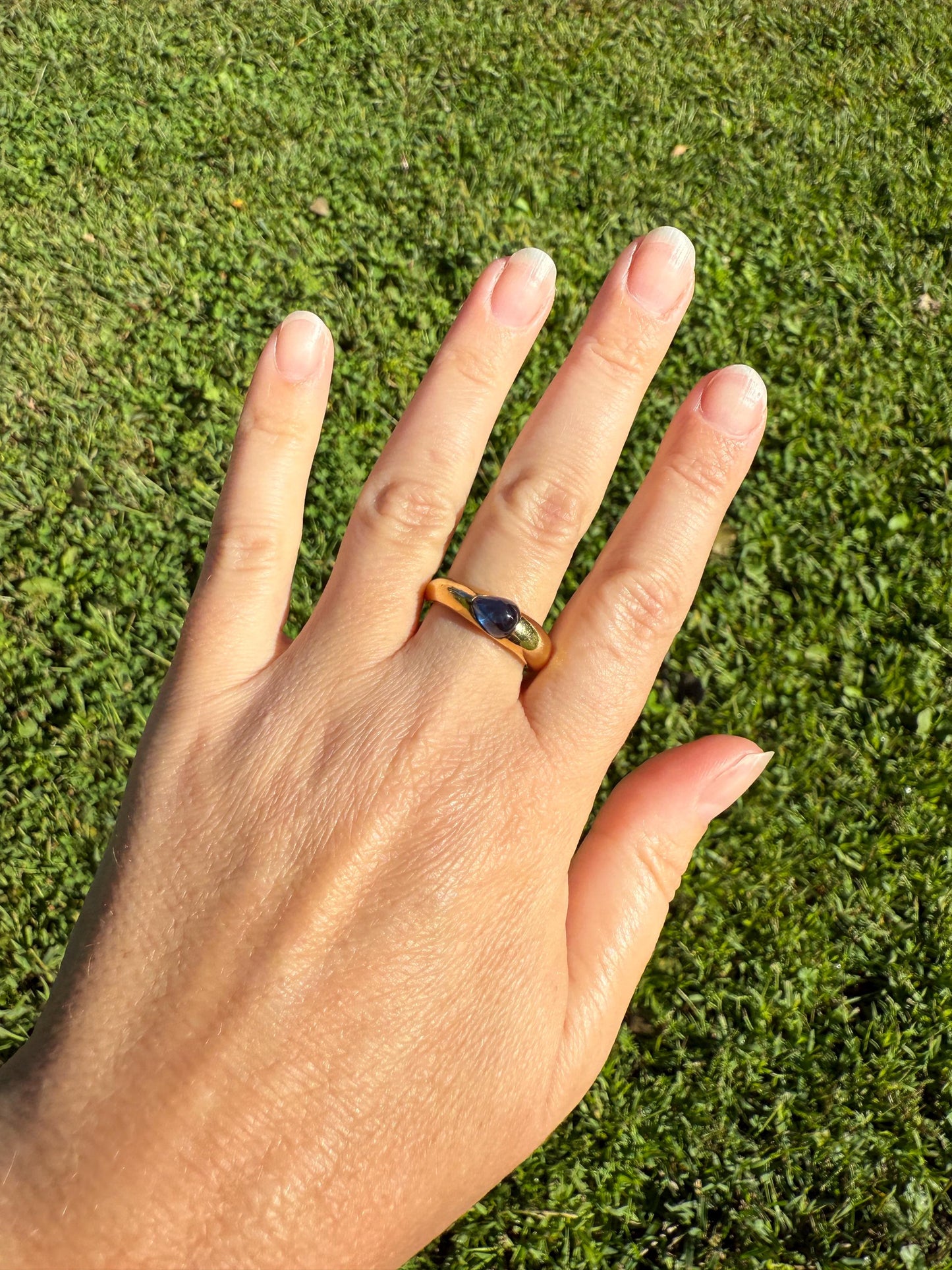 East West Teardrop Cabochon Cut SAPPHIRE Ring 7.6g 18k Gold Vintage Blue Domed Solitaire Stacker Gypsy Band Natural Blue Glow