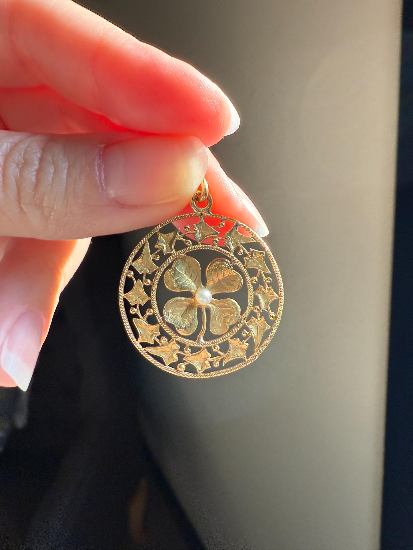 IVY Clover Pearl ANTIQUE French Belle Epoque 18k Gold Pendant Figural Medallion Love Medal Token Good Luck Charm Victorian Art Nouveau
