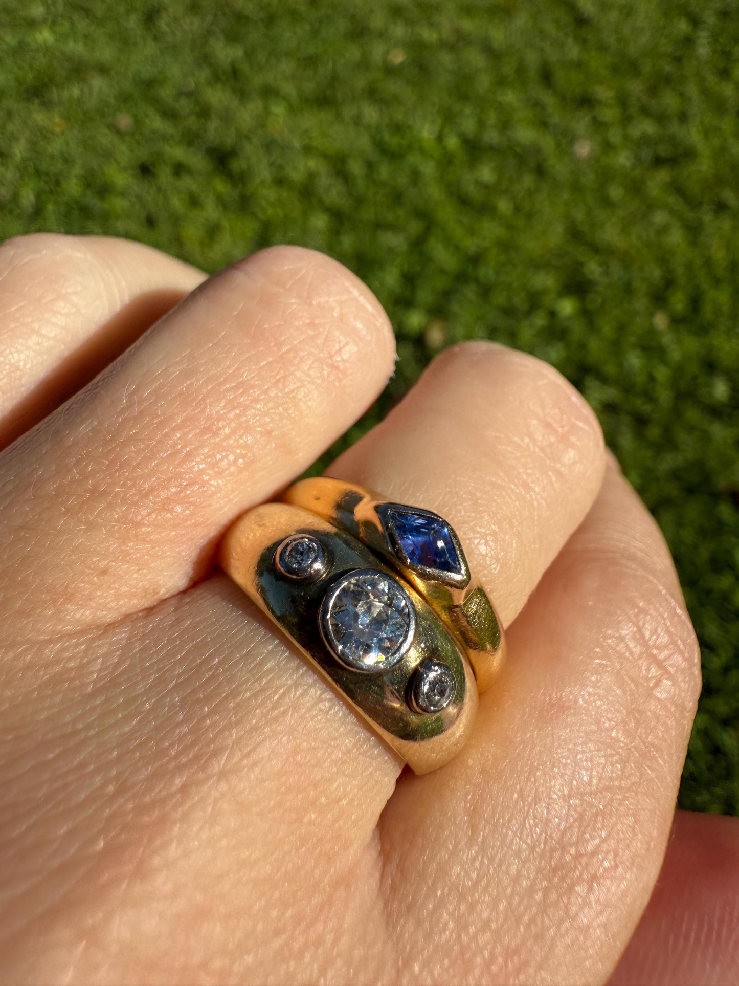 East West Diamond Shaped Kite Cut SAPPHIRE Ring 4.9g 23k Gold Vintage Blue Solitaire Stacker Gypsy Band Bezel Set Natural Periwinkle Blue
