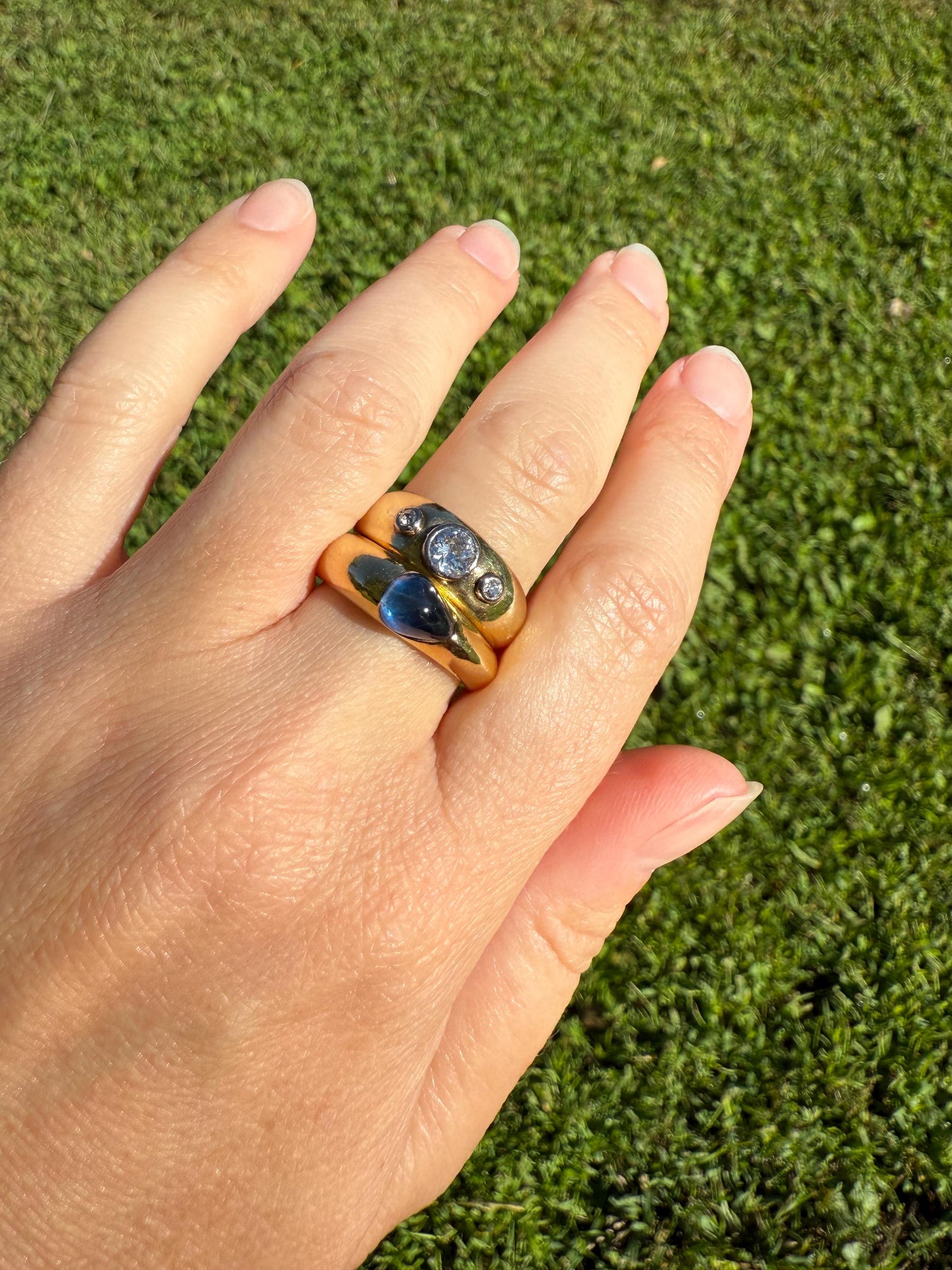 East West Teardrop Cabochon Cut SAPPHIRE Ring 7.6g 18k Gold Vintage Blue Domed Solitaire Stacker Gypsy Band Natural Blue Glow