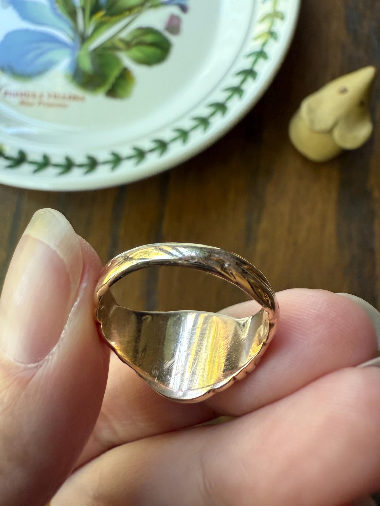 DAISY Antique FLORAL Signet Ring 10k Gold Chunky Sleek Oval Ornate Monogram A H Victorian Figural
