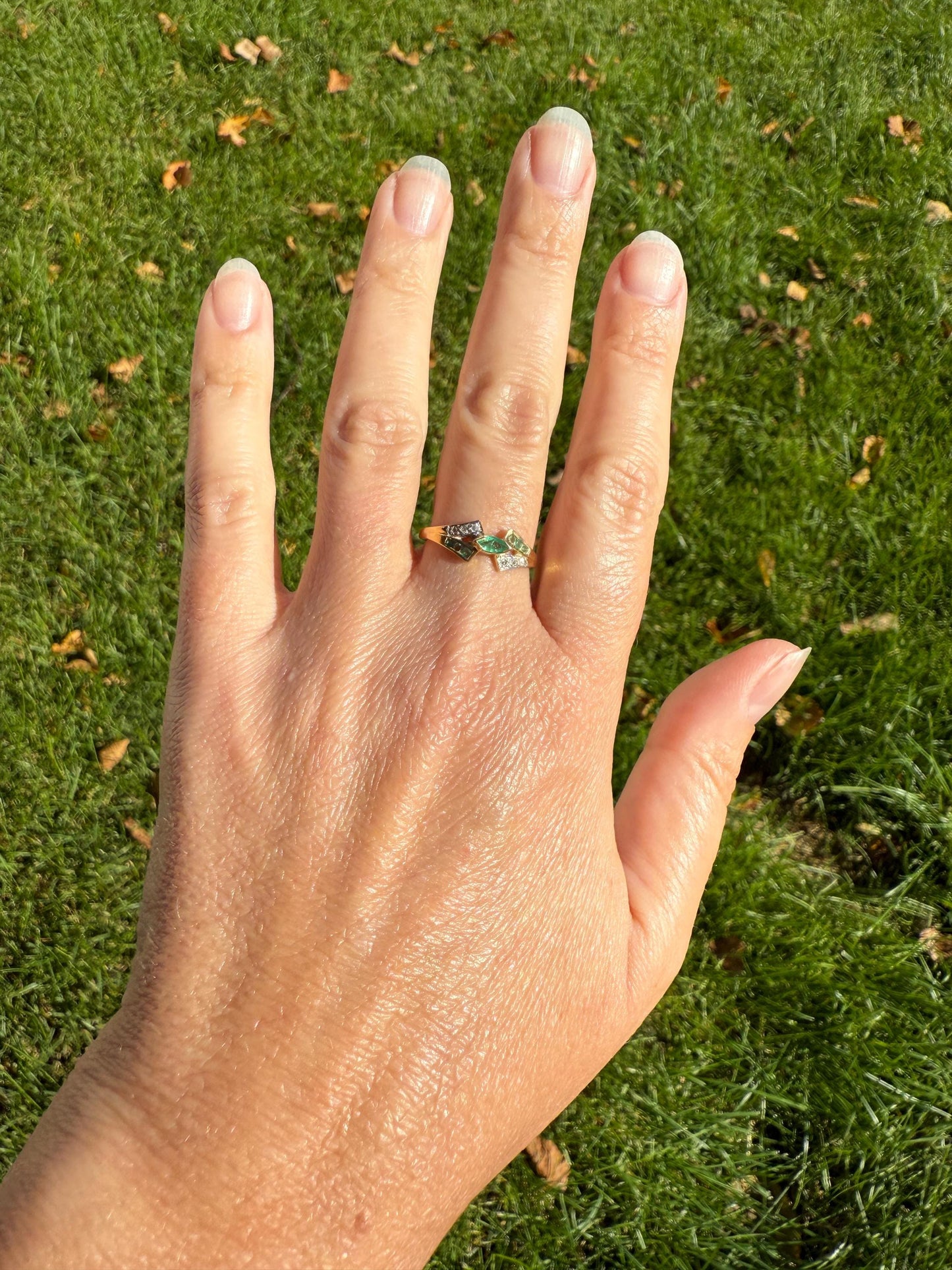 EMERALD & Diamond Vintage 18k Gold Two Tone Ring Stacker Marquise Center Contrasting Fork Shoulders Unique Green Geometric