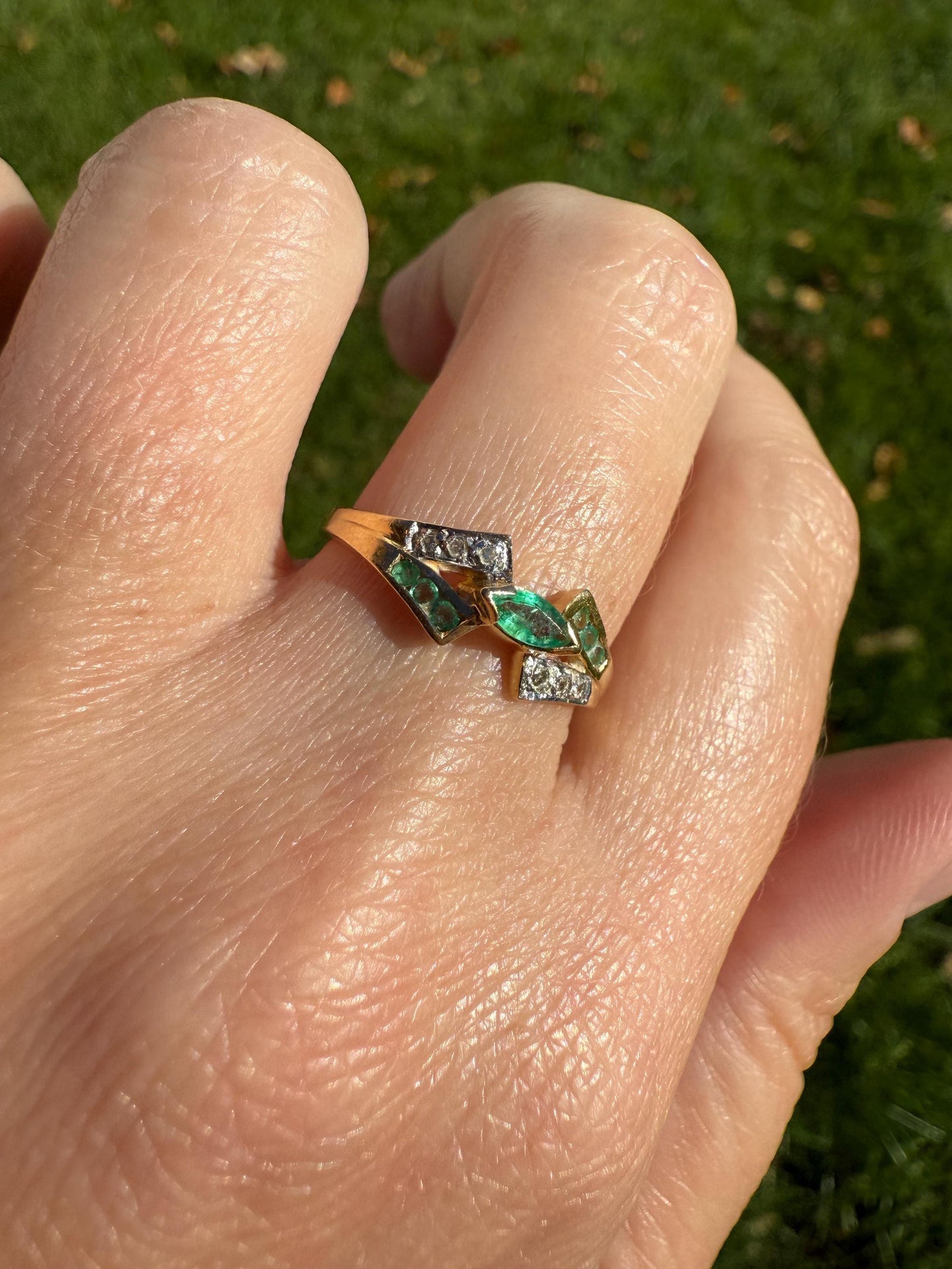 EMERALD & Diamond Vintage 18k Gold Two Tone Ring Stacker Marquise Center Contrasting Fork Shoulders Unique Green Geometric