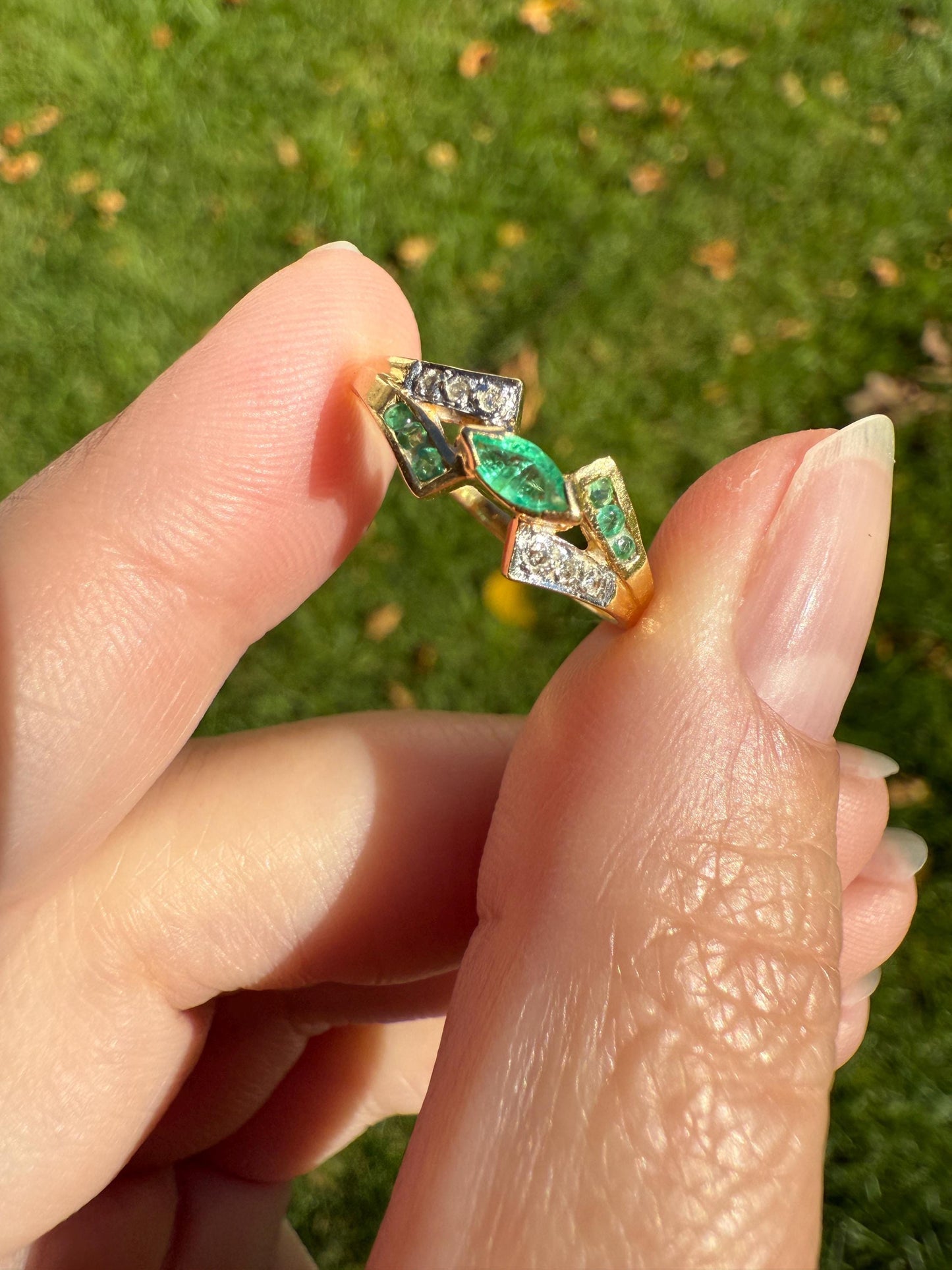 EMERALD & Diamond Vintage 18k Gold Two Tone Ring Stacker Marquise Center Contrasting Fork Shoulders Unique Green Geometric