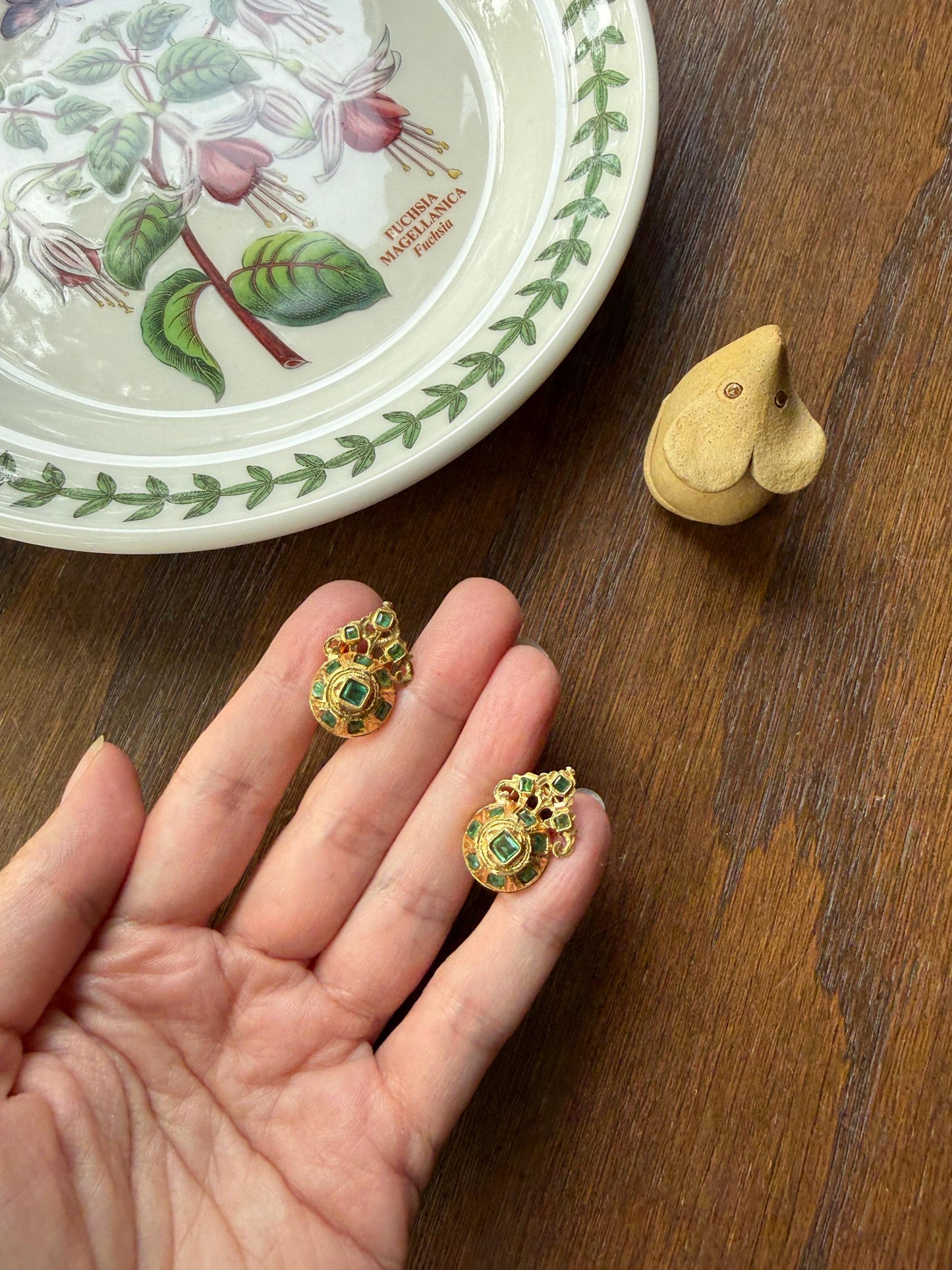 ANTIQUE Iberian 22 Natural Square Cut EMERALD Early 1900s Georgian Revival Crowned Domed Stud Earrings 18k Gold Baroque Style Green Engraved