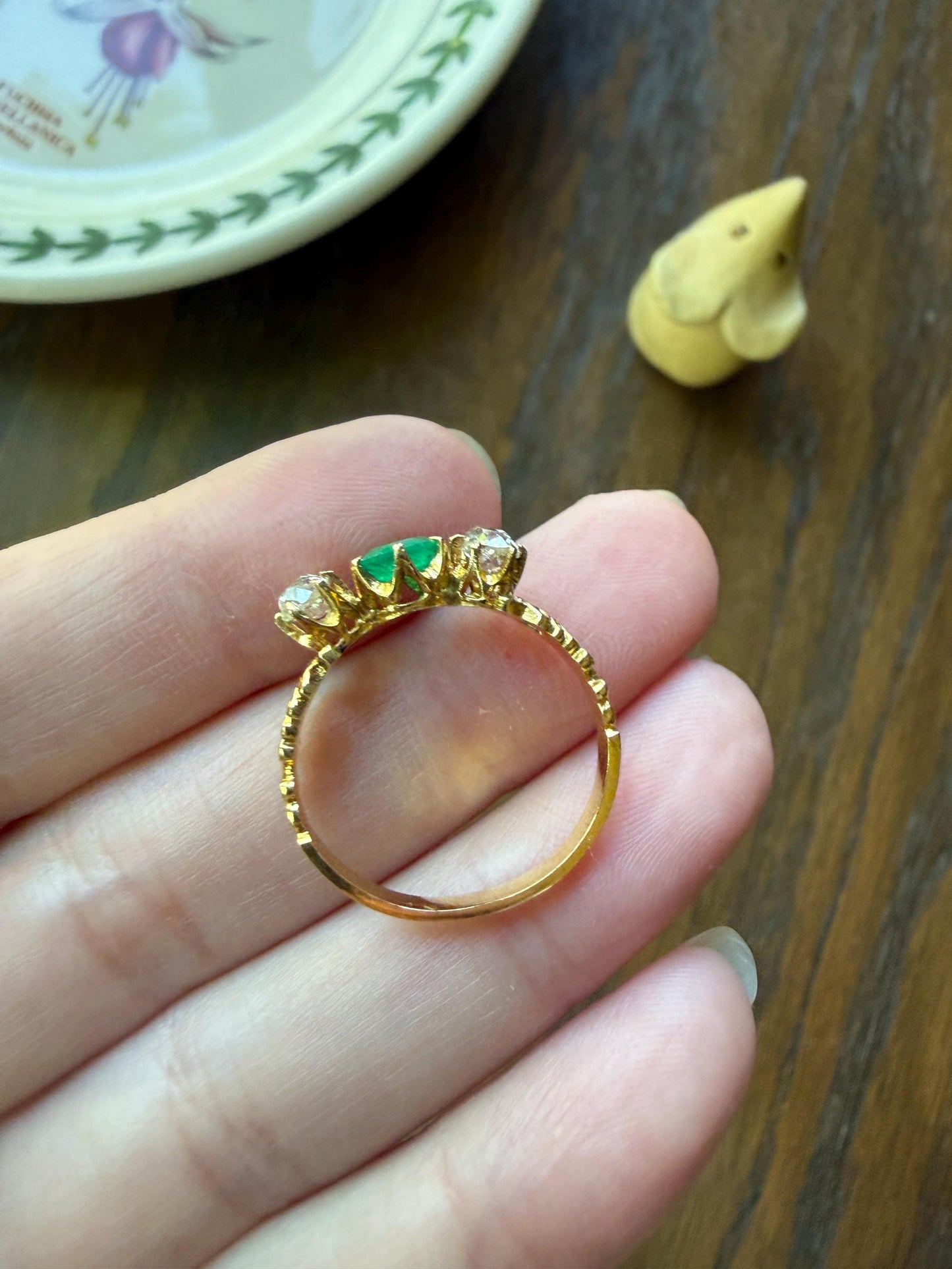 Ornate Antique Natural EMERALD & Old Mine Cut DIAMONDS Ring Three Stone Band 18k Gold Victorian Green Sparkle Stacker