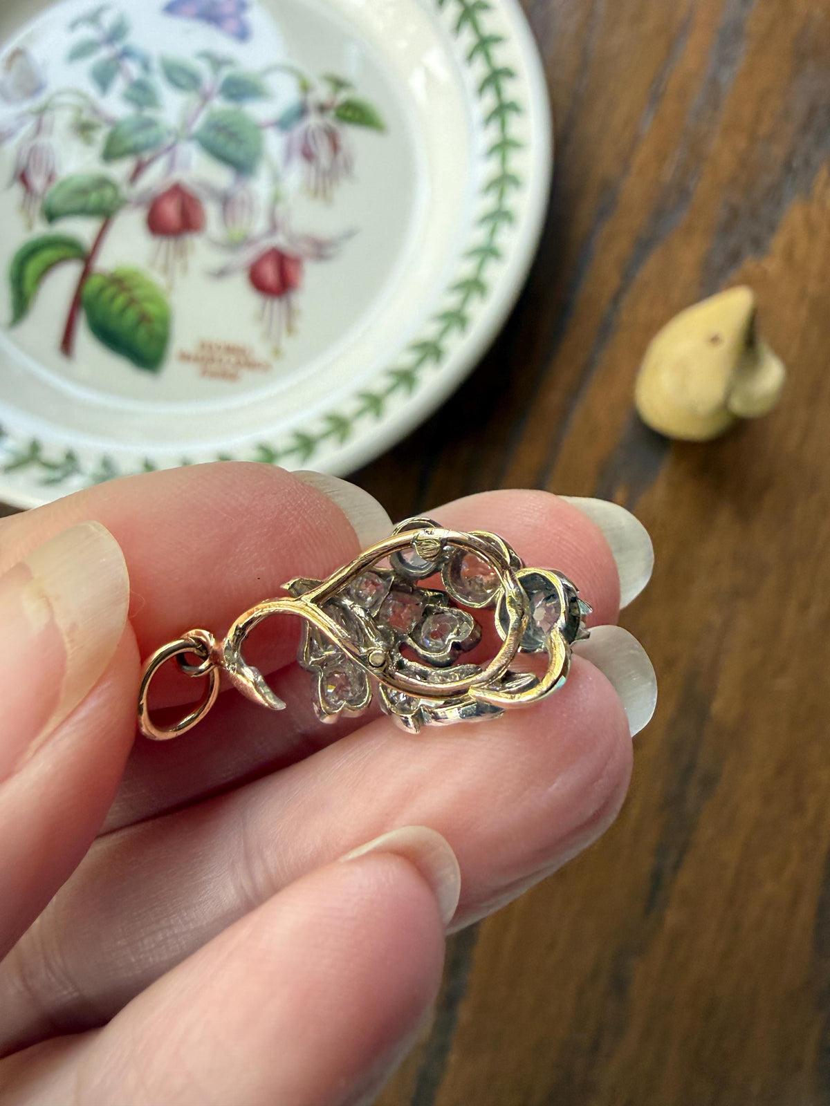 Floral Antique 1.75 Carats Chunky Natural Old Mine Cut DIAMOND 18k Gold Silver French Cluster Pendant Leaf Giardinetti Peruzzi Elongated