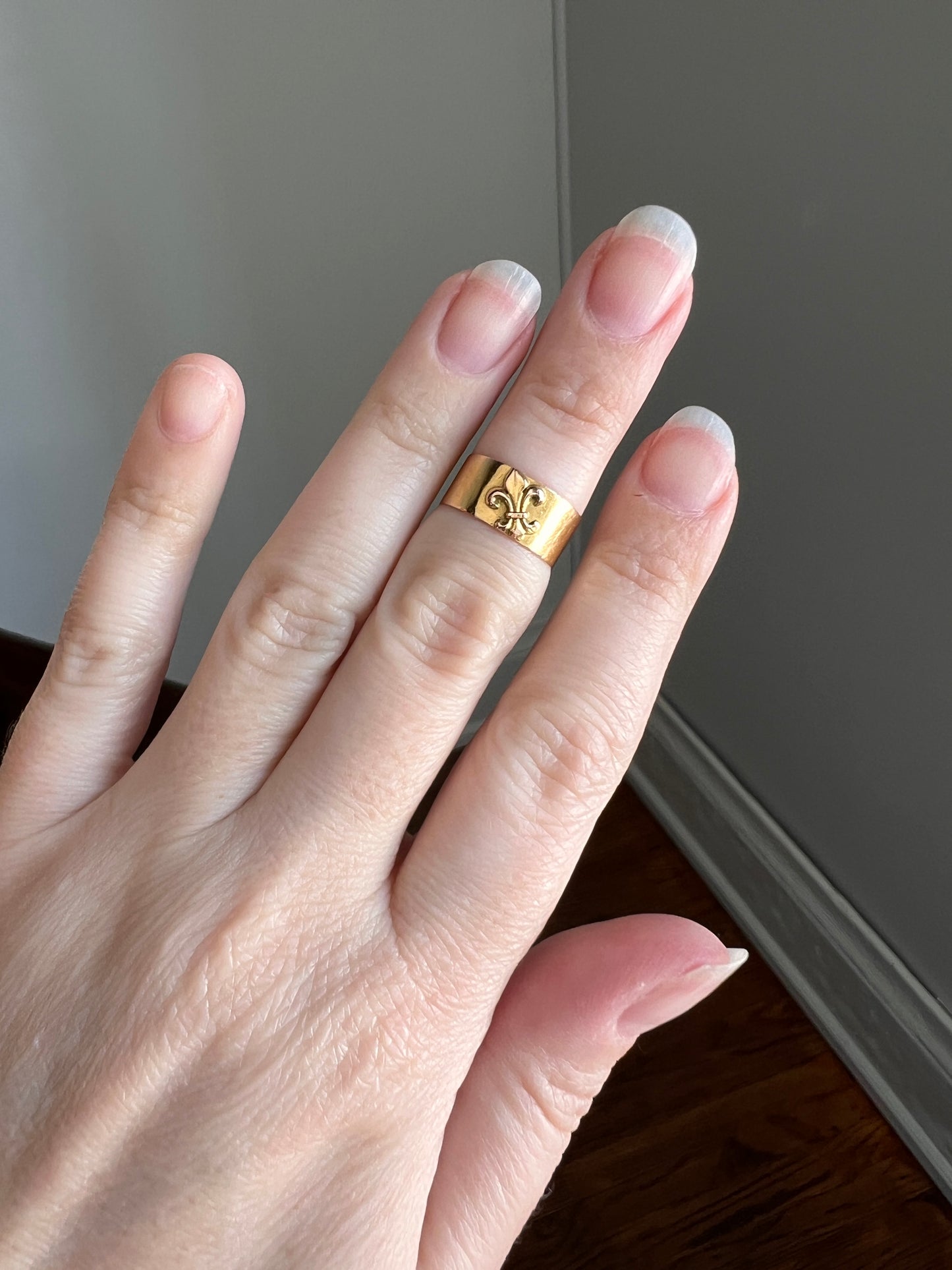 DATED 1901 Fleur De Lis 6.7mm Wide Cigar Band 18k Gold Victorian Ring Midi Pinky Figural