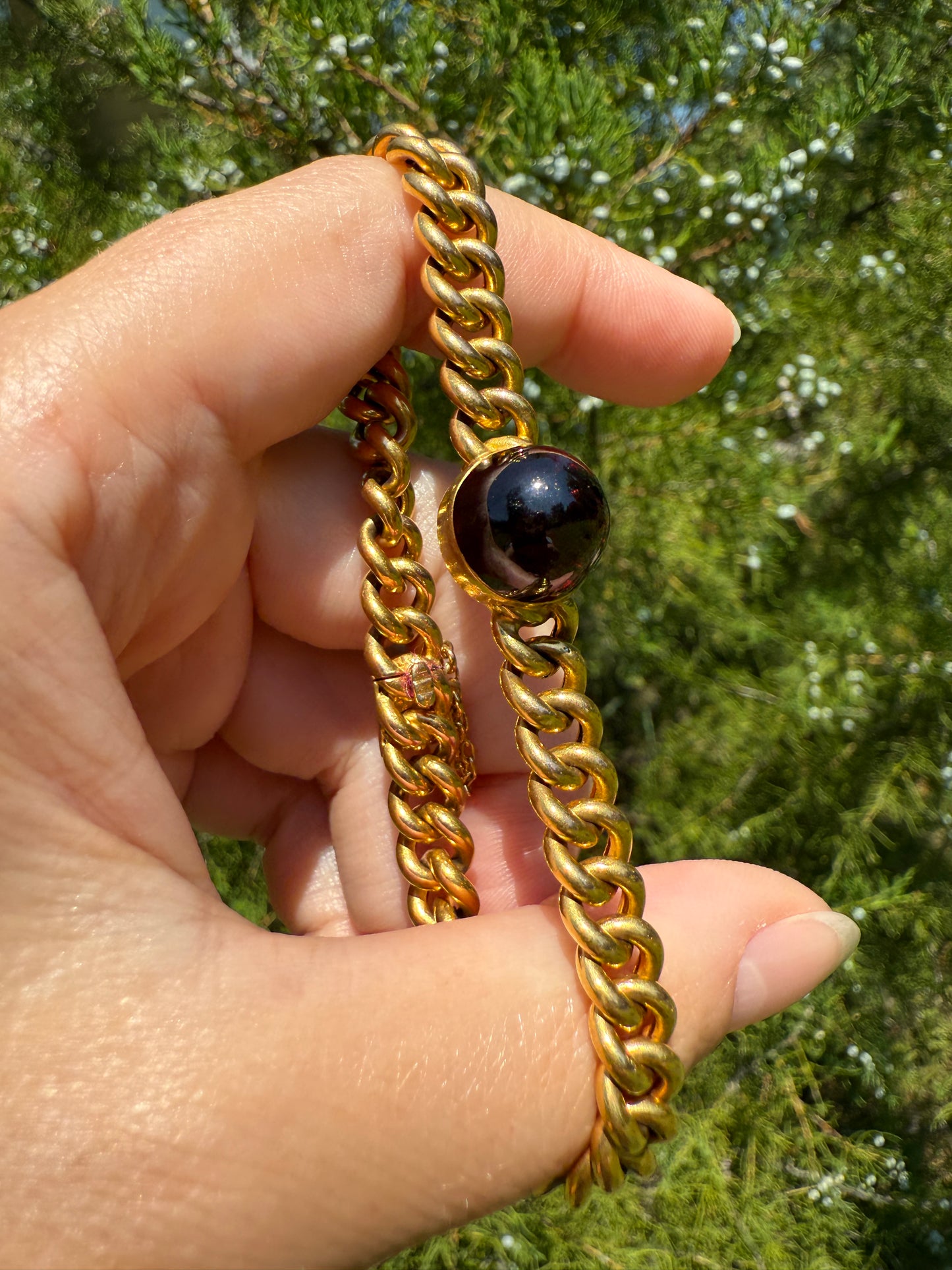 CHUNKY Antique 13.1g 18k Gold Red GARNET Orb Crimson Sugarloaf Red Glow Cabochon French Cuban Curb Link Chain Bracelet