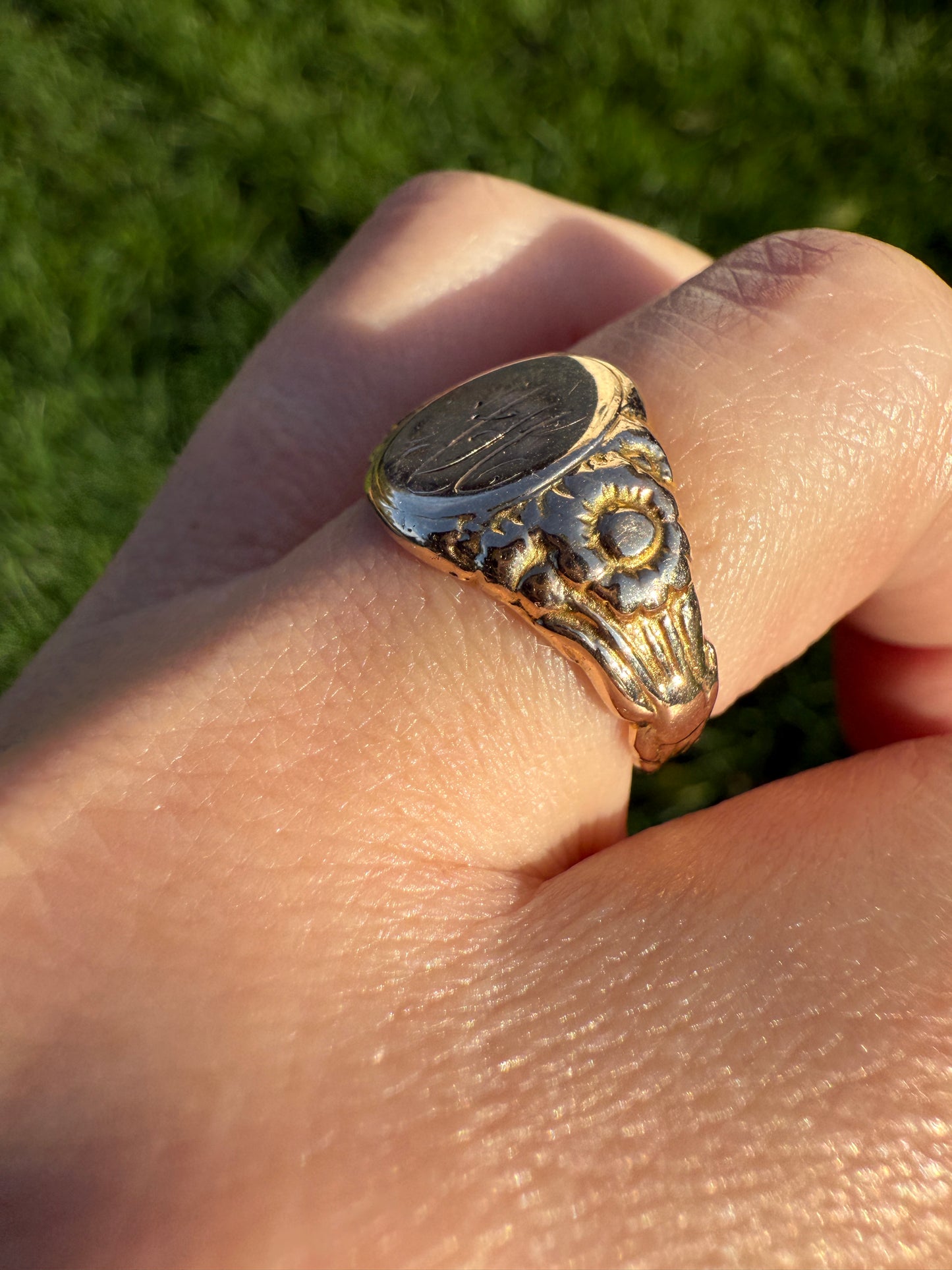 DAISY Antique FLORAL Signet Ring 5.7g 10k Gold Chunky Sleek Oval Ornate Monogram A H Victorian Figural