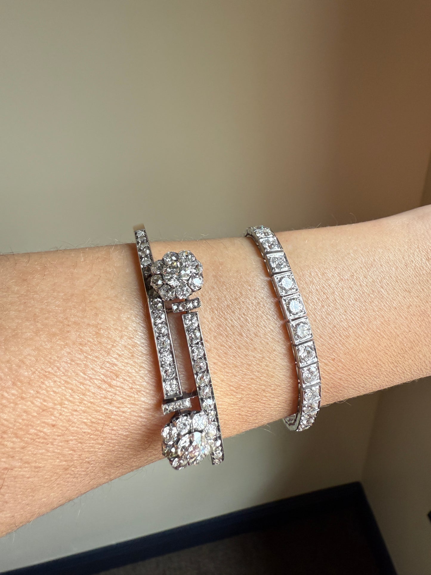 ANTIQUE 6 Carats Double Daisy CLUSTER 56 Old Mine & Rose Cut DIAMONDS French Hinged Bangle Bracelet 18k Gold Belle Epoque