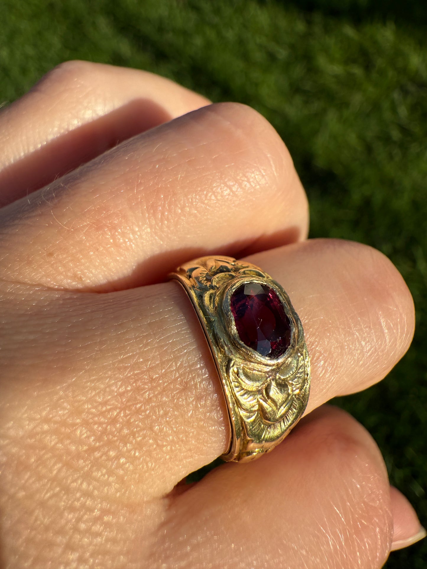GARNET Victorian Antique Chunky FLORAL Wide Band 18k Gold Ring French Embossed Roses Purple East West Bezel Set Stacker Heavy