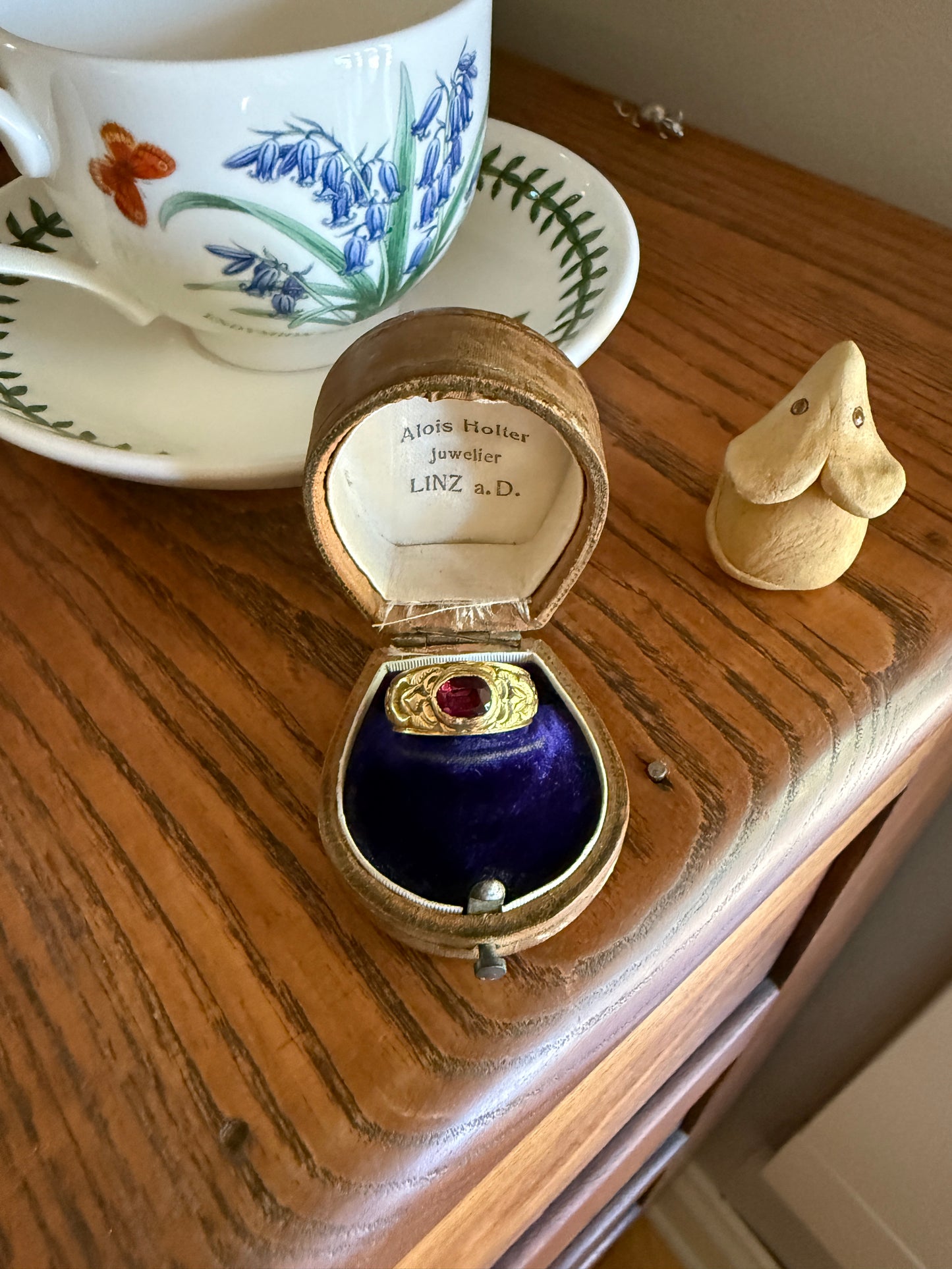 GARNET Victorian Antique Chunky FLORAL Wide Band 18k Gold Ring French Embossed Roses Purple East West Bezel Set Stacker Heavy