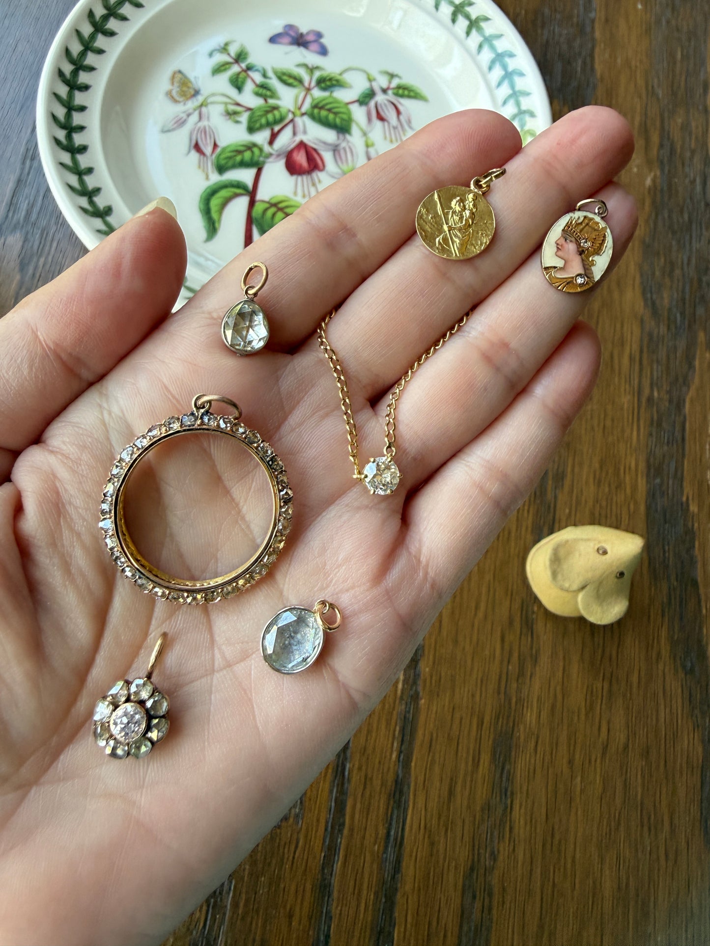 CIRCLE Pendant 32 Rose Cut DIAMOND Encrusted 18k Gold Antique VICTORIAN Figural Halo Frame Round Geometric Old Cut Gift