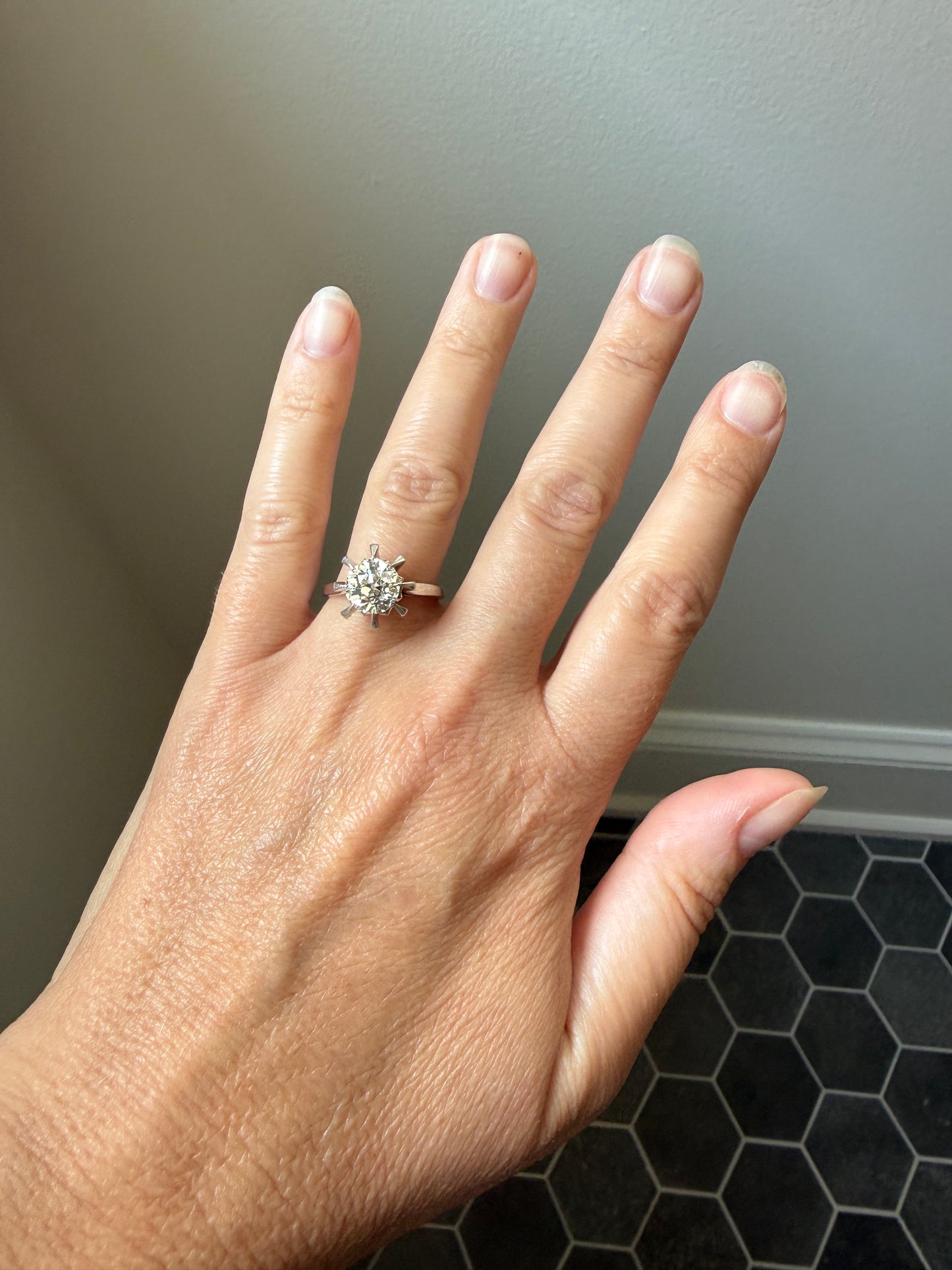 Unique Vintage 2.4 Carats Old Mine Cut DIAMOND Sunburst Ring Solitaire Engagement 18k White Gold & Platinum Architectural Claw Prongs ooak