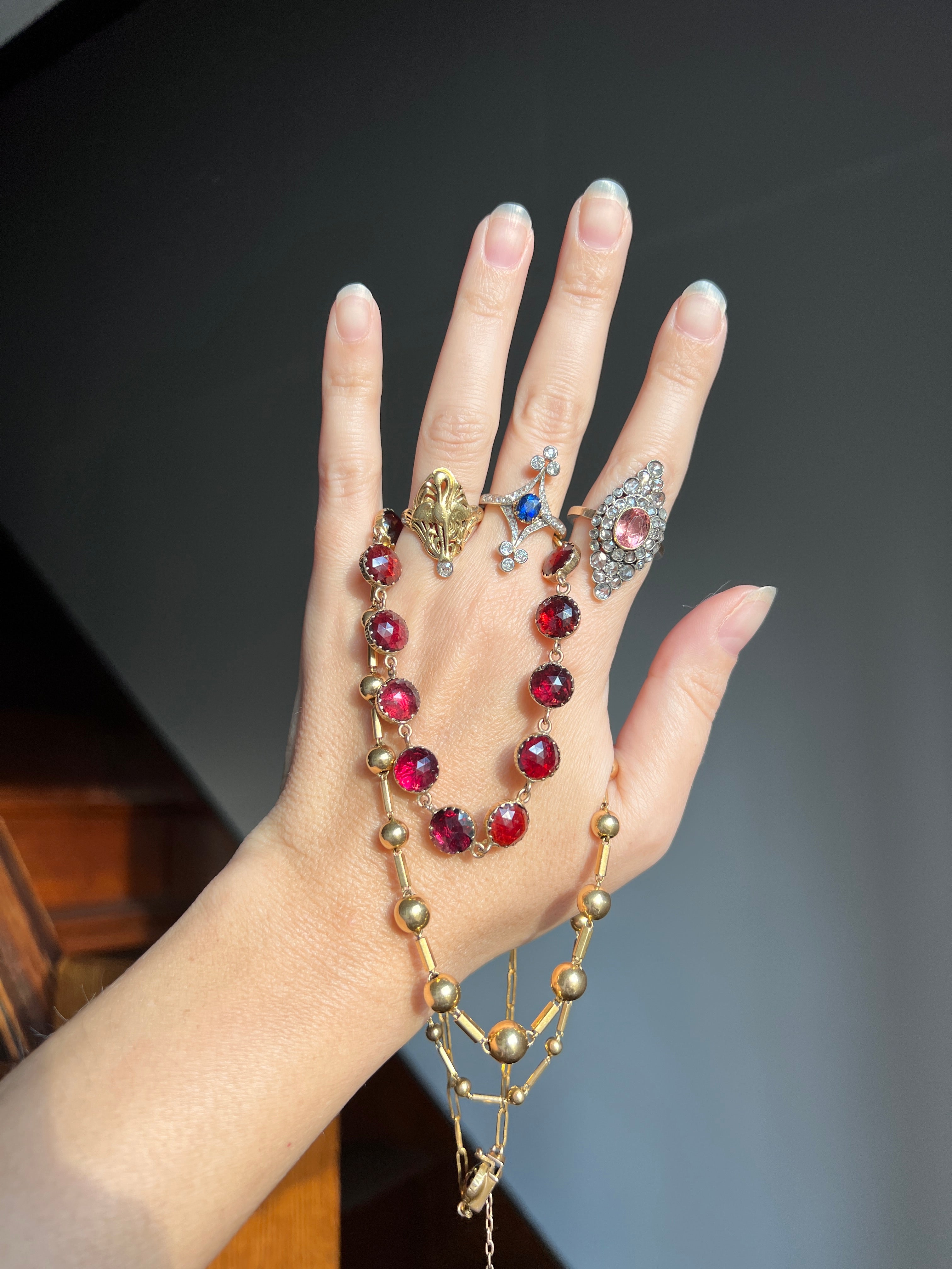 What is the name of this kind of bracelet? Are there similar ones, but only  with links to certain fingers? Thank you. : r/jewelry