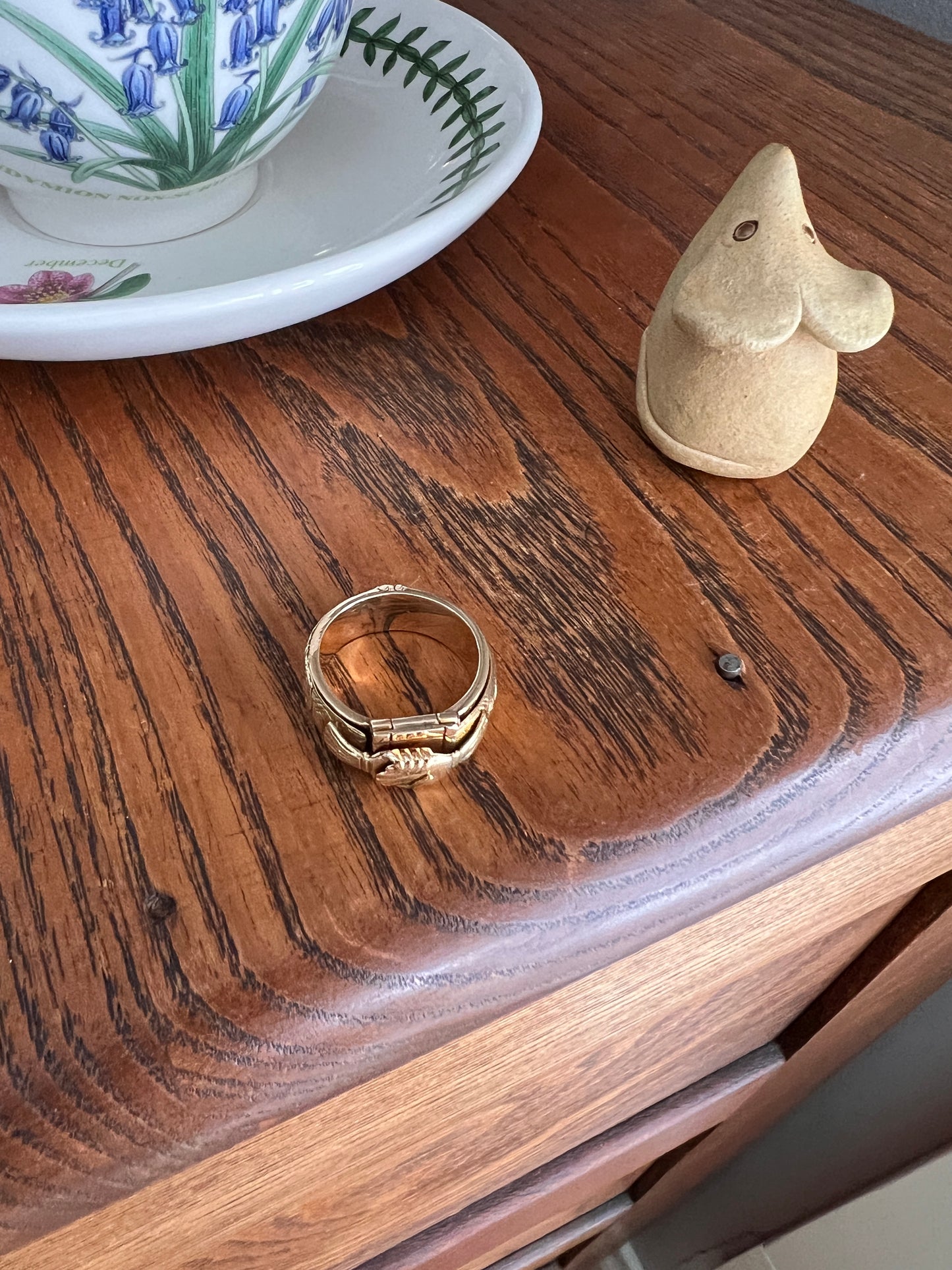 Rare Mazel Tov FEDE Hands Gimmel LOCKET Ring OPENING Secret Panel Doors Vintage to Antique 18k Gold