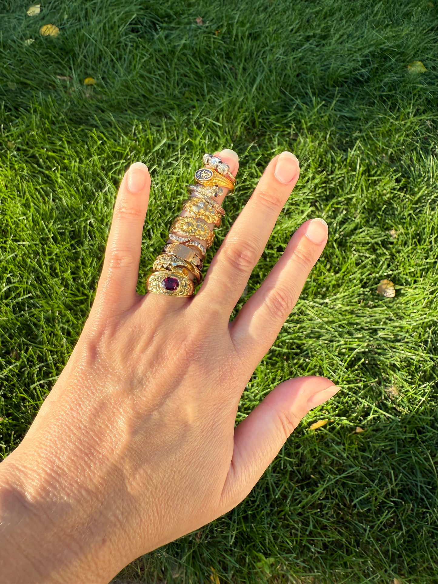 Rare Daisy Chain French Antique Figural 18k Gold Ring Floral Art Nouveau Belle Epoque 7 Flower Wide Wedding Eternity Band Stacker