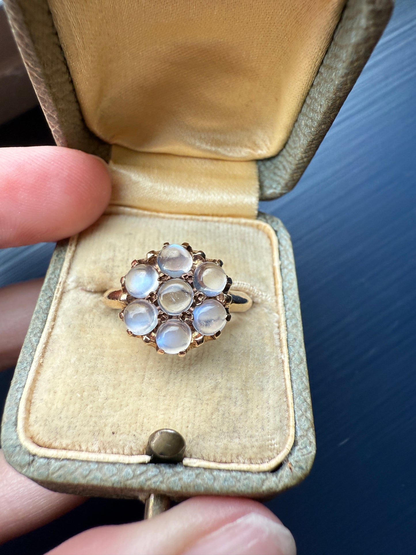 MOONSTONE Daisy Cluster Halo Ring Vintage to Art Deco Antique 14k Gold Seven Stone Blue Flash Chunky Glowing Orbs