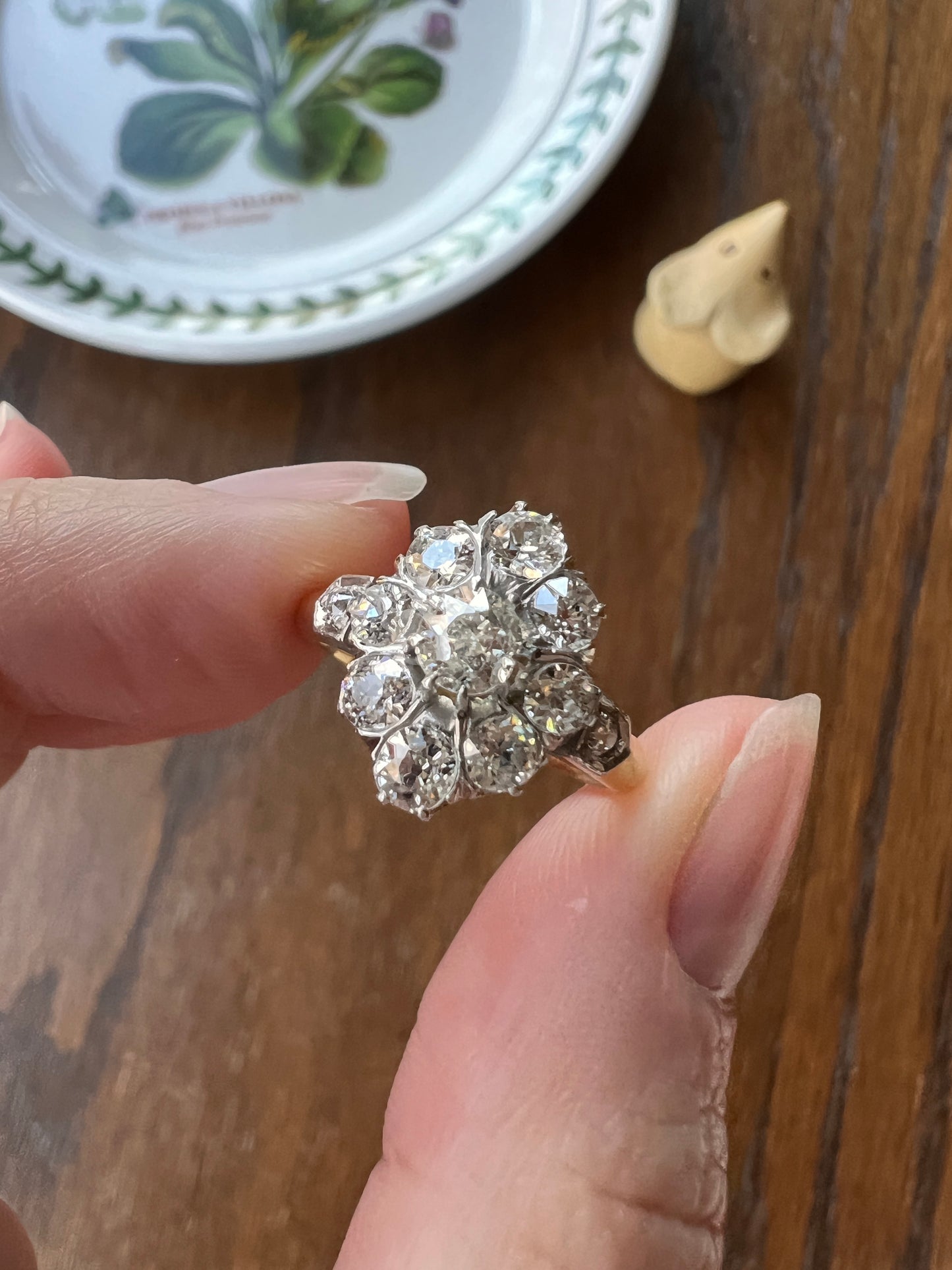 ANTIQUE 1.4 Carat 11 Old Mine Cut DIAMOND Daisy Cluster Ring 18k Gold & PLATiNUM Belle Epoque