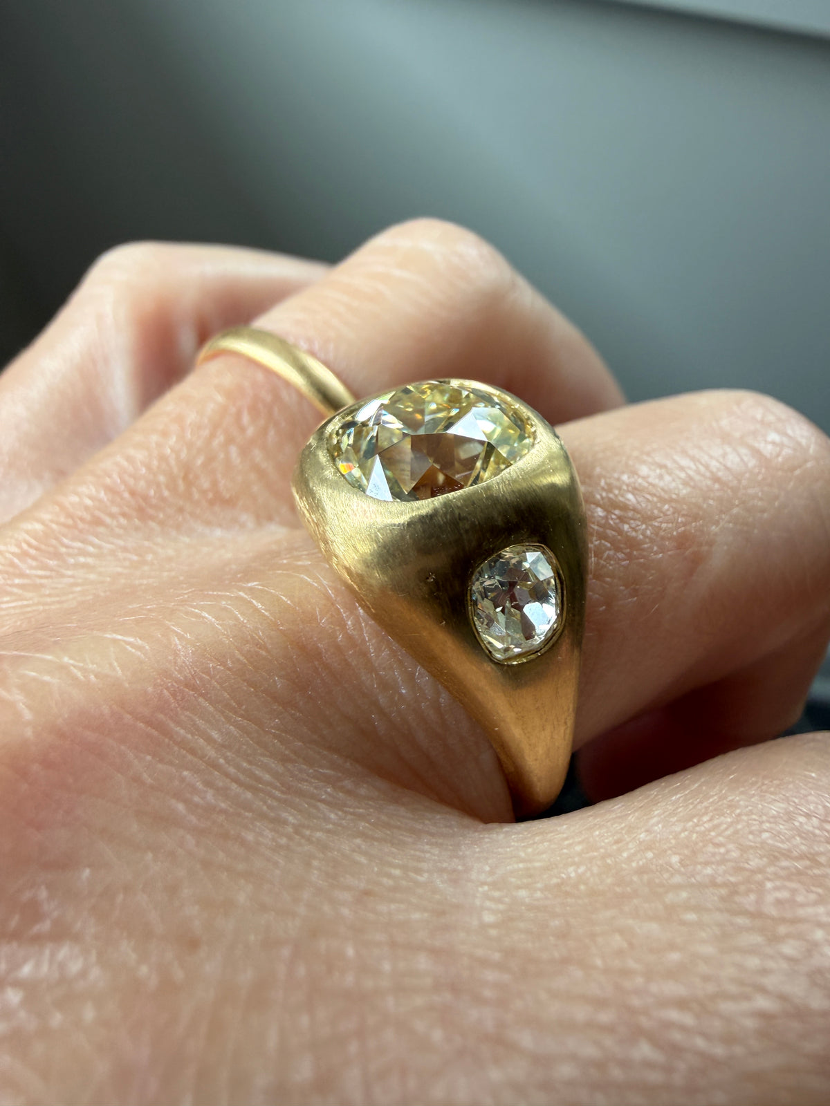 HEAVY 5.2 Carats Eye Clean Natural Antique Old Mine Cut Diamond Three Stone Gypsy Ring 14.5g 18k Gold Matte Band Stacker Man Unisex Chunky