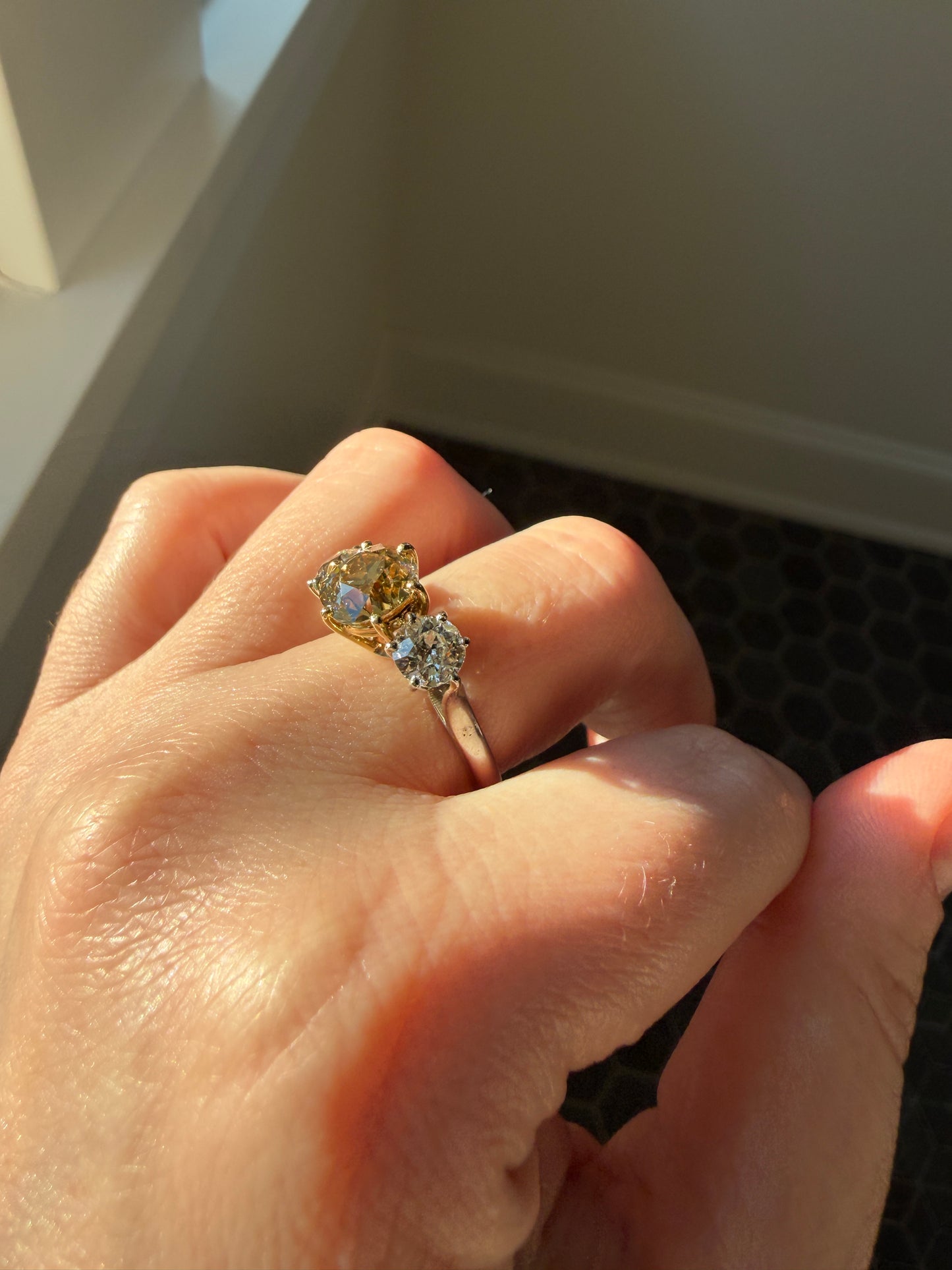 CHAMPAGNE Fancy Light BROWN Cognac Three Stone 3.3 Carats Old Mine Cut DIAMOND Ring 18k Yellow White Gold Vintage Art Deco Tall Stacker Band