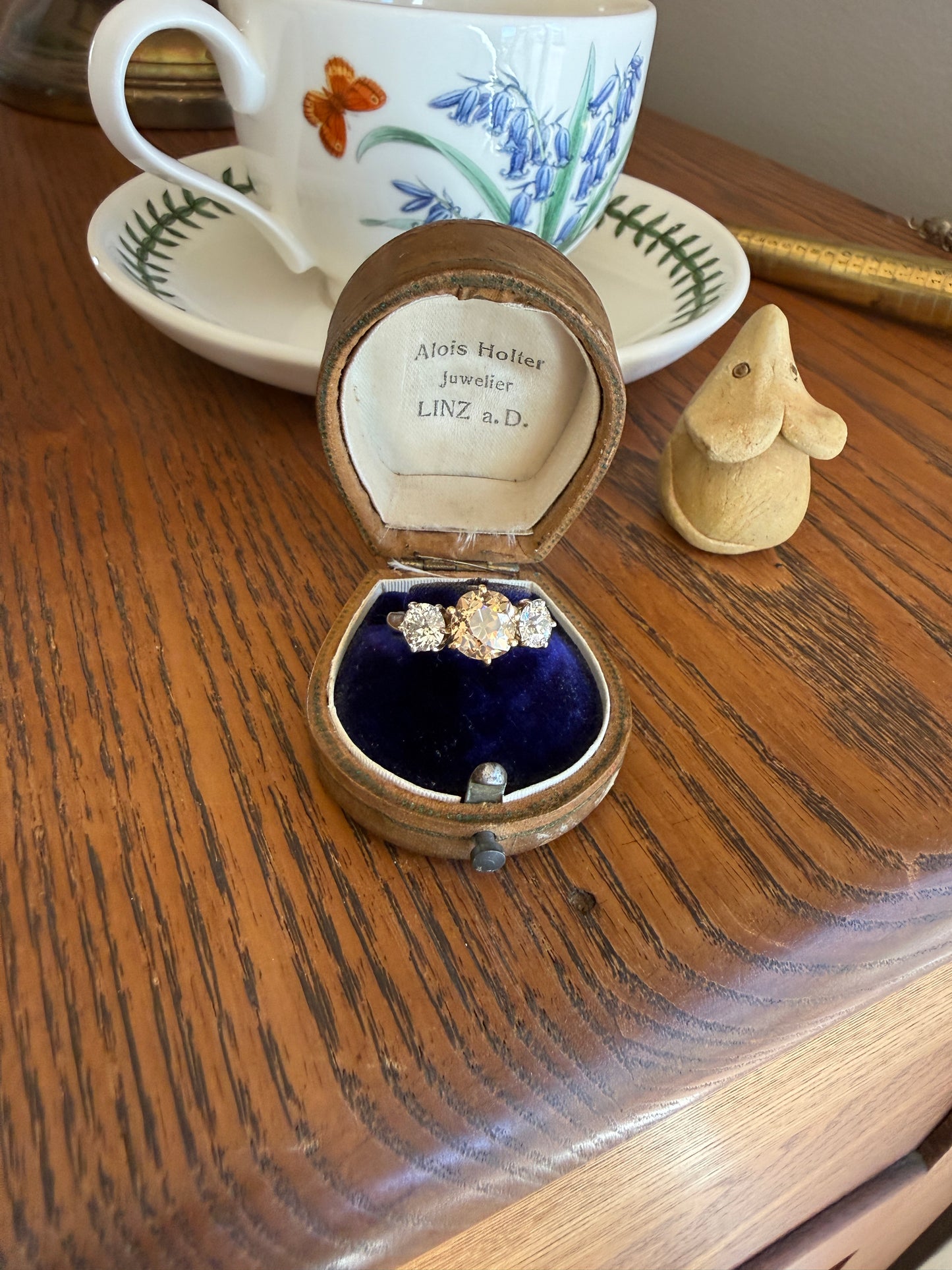 CHAMPAGNE Fancy Light BROWN Cognac Three Stone 3.3 Carats Old Mine Cut DIAMOND Ring 18k Yellow White Gold Vintage Art Deco Tall Stacker Band