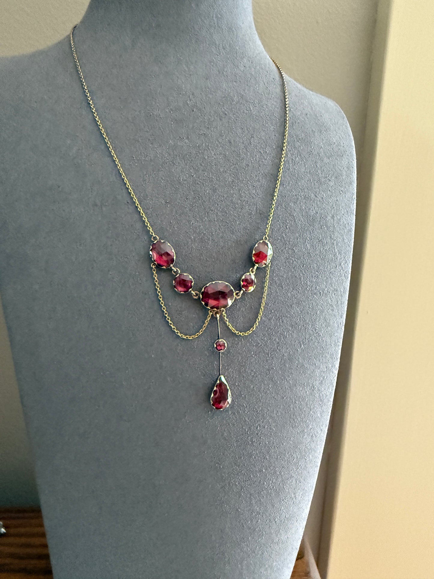 Gorgeous French PERPIGNAN GARNET Festoon NECKLACE Drapery Chain 18k Gold Bezel Set Rose Cut Closed Back Almandine Glowing Raspberry Wine