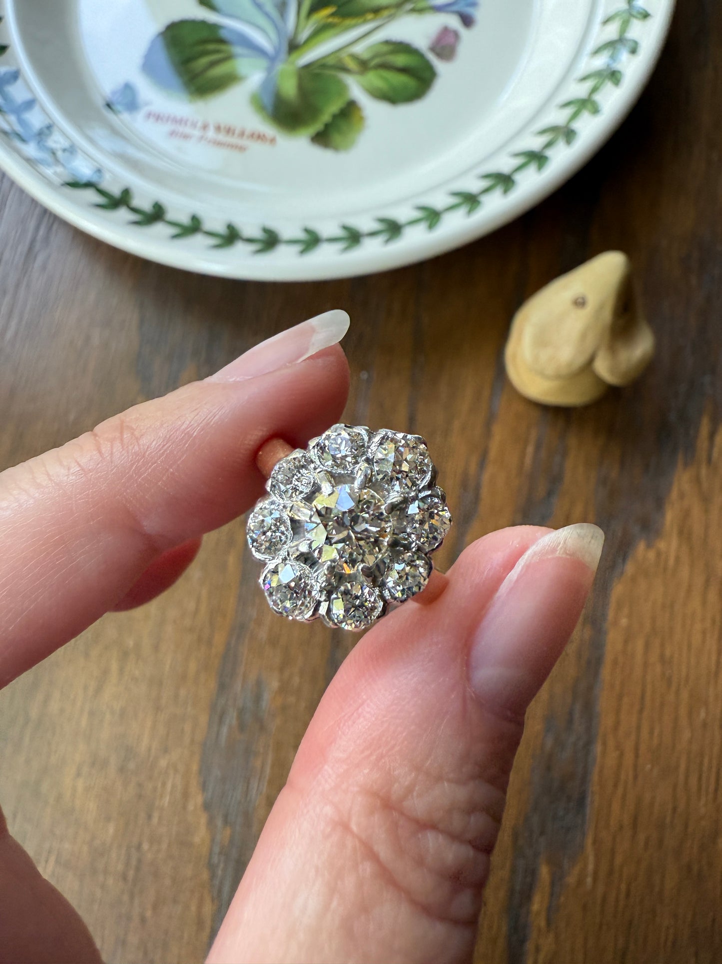 ANTIQUE 2.6 Carat 9 Old Mine Cut DIAMOND Daisy Cluster Ring 18k Gold & PLATINUM Belle Epoque Romantic Gift OmC Victorian Oval