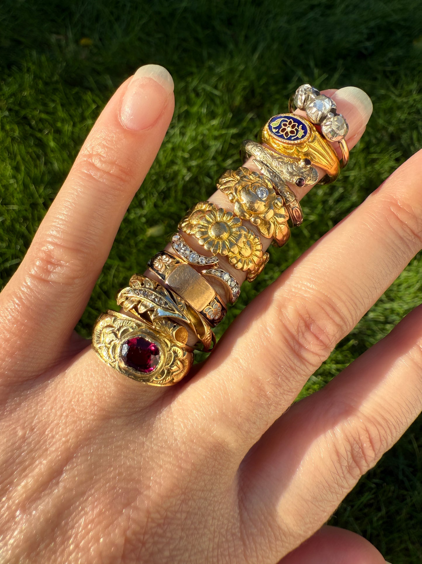 Rare Daisy Chain French Antique Figural 18k Gold Ring Floral Art Nouveau Belle Epoque 7 Flower Wide Wedding Eternity Band Stacker