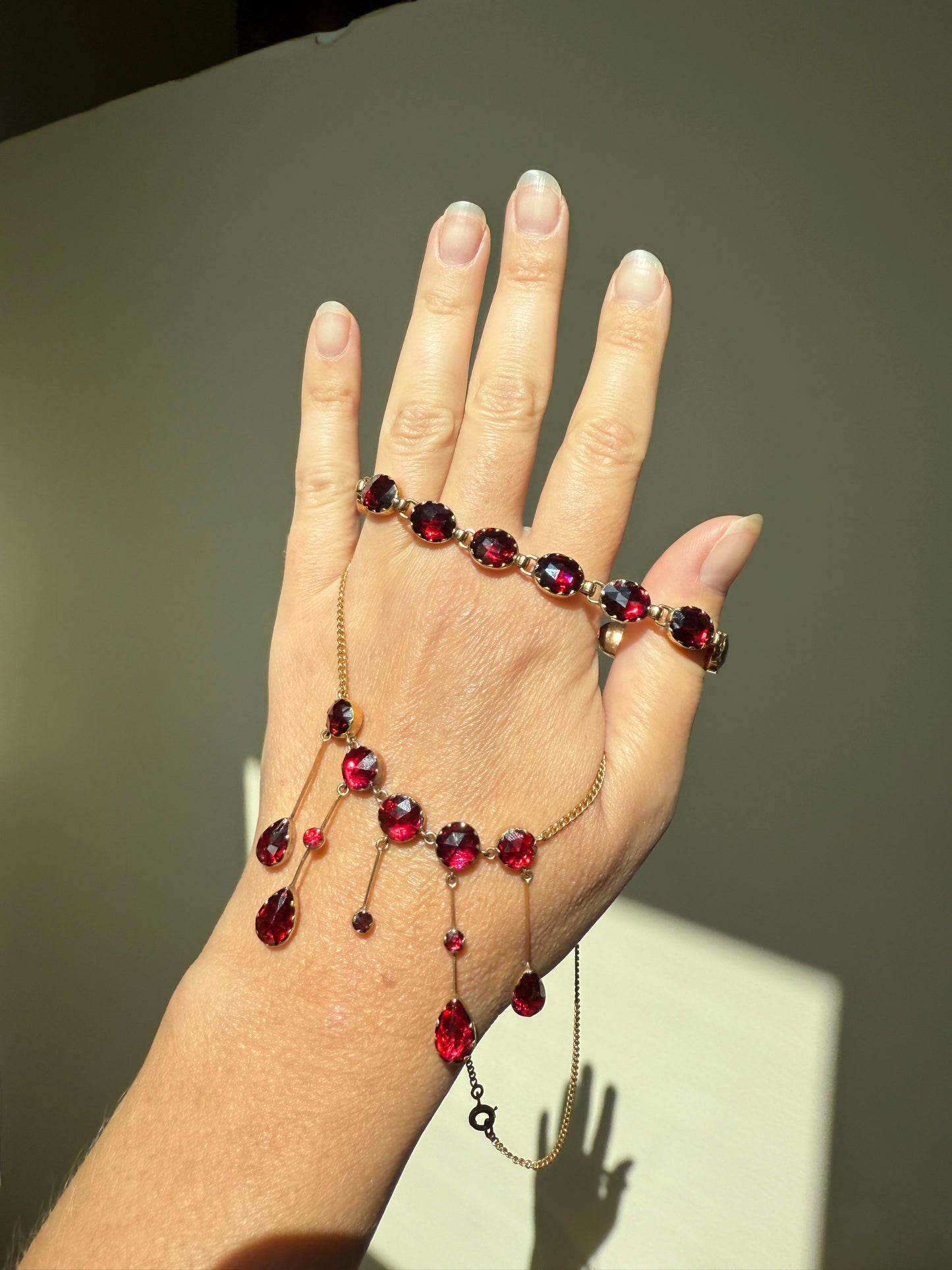 Gorgeous Perpignan GARNET Festoon Necklace Drapery Chain 18k Gold Bezel Set Rose Cut Closed Back Almandine Glowing