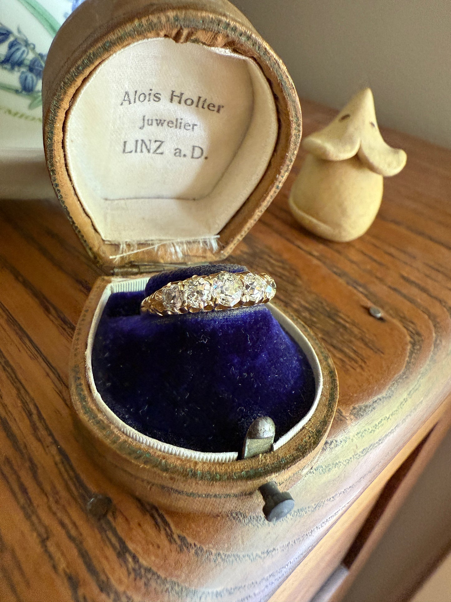 Antique 1.5 Carat Old Mine Cut DIAMOND 5 Five Stone Band Ring 18k Gold Scrolled Victorian c1888